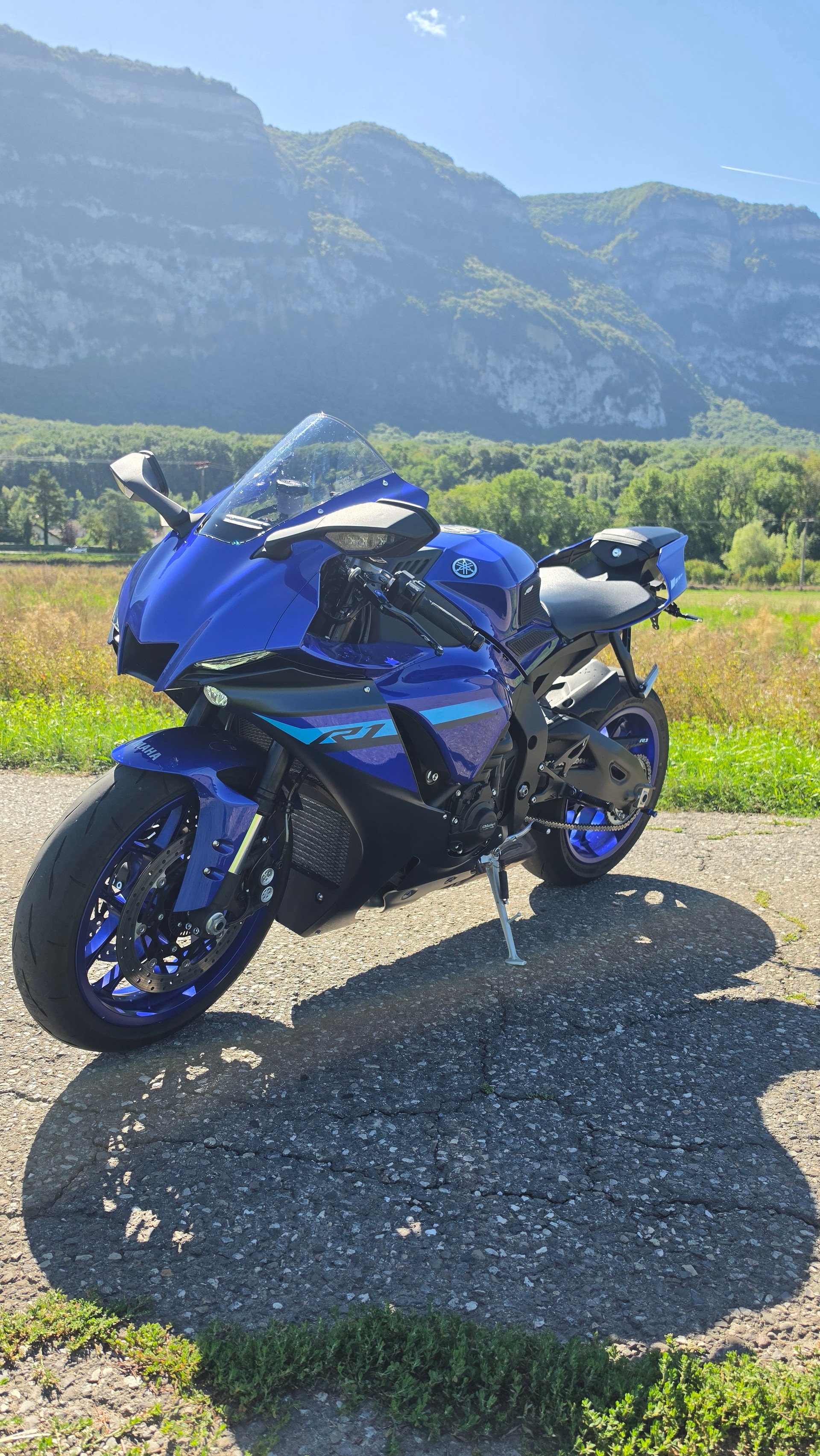 YAMAHA YZF-R1-image-1