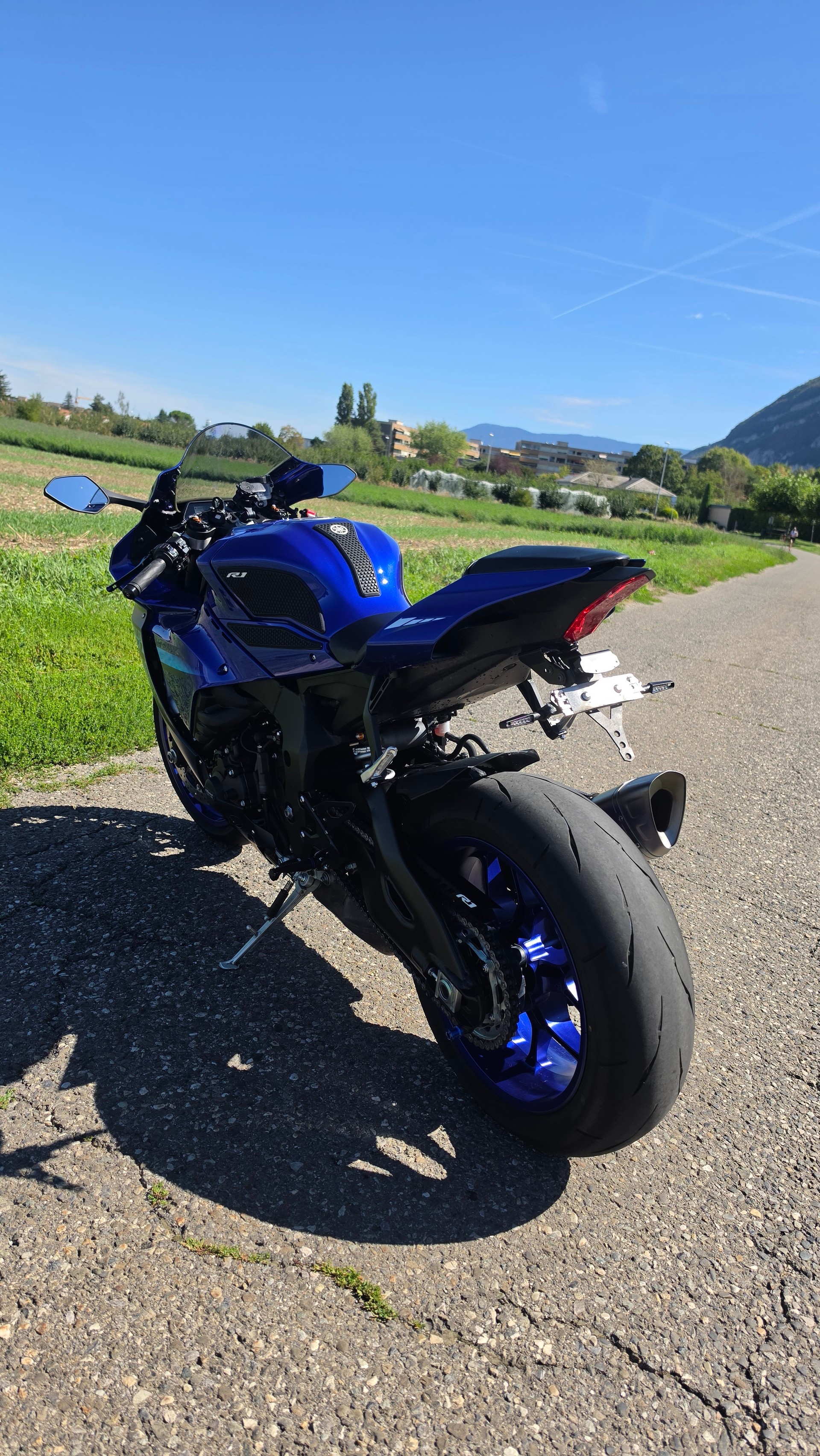 YAMAHA YZF-R1-image-3