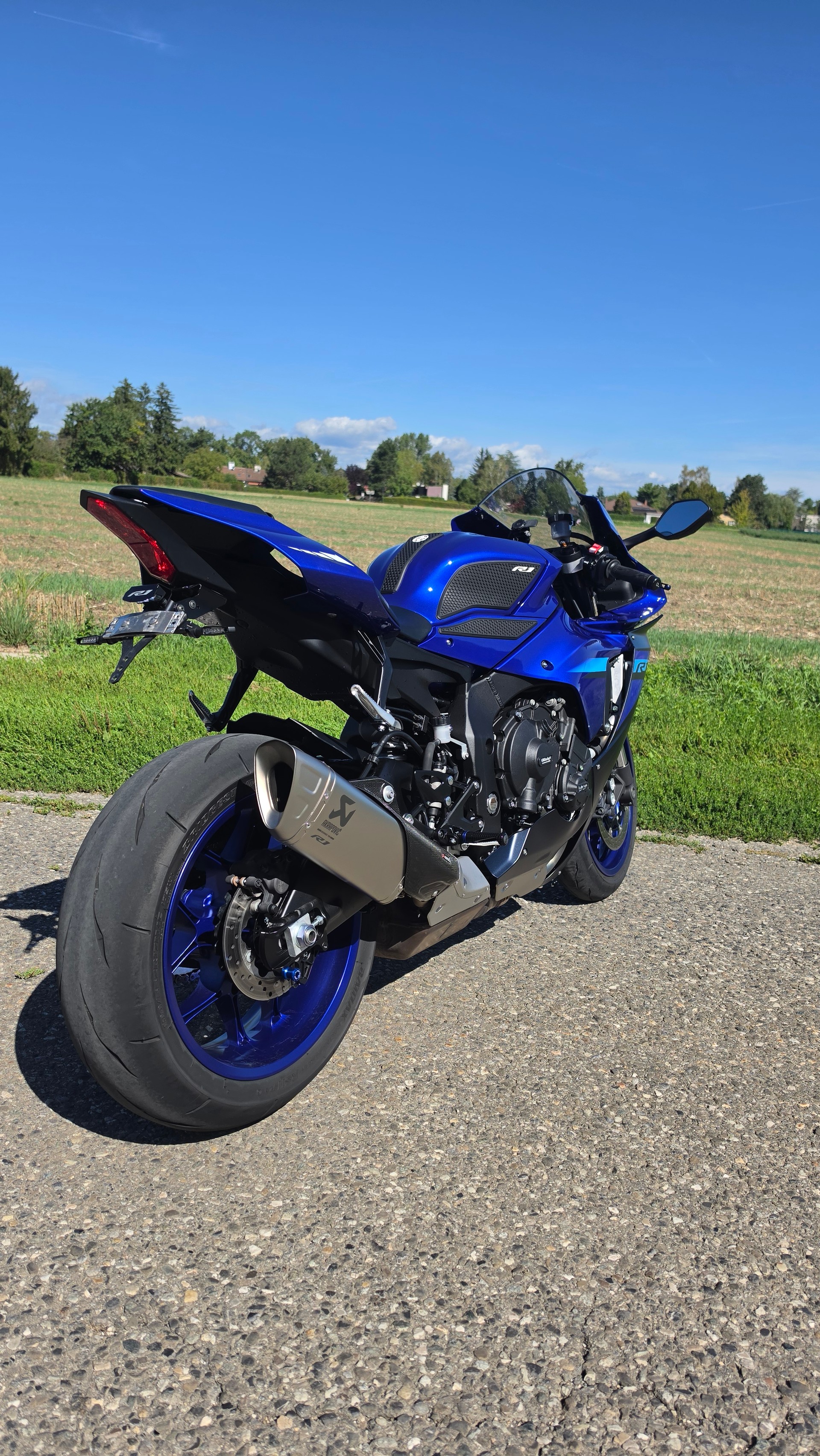 YAMAHA YZF-R1-image-2