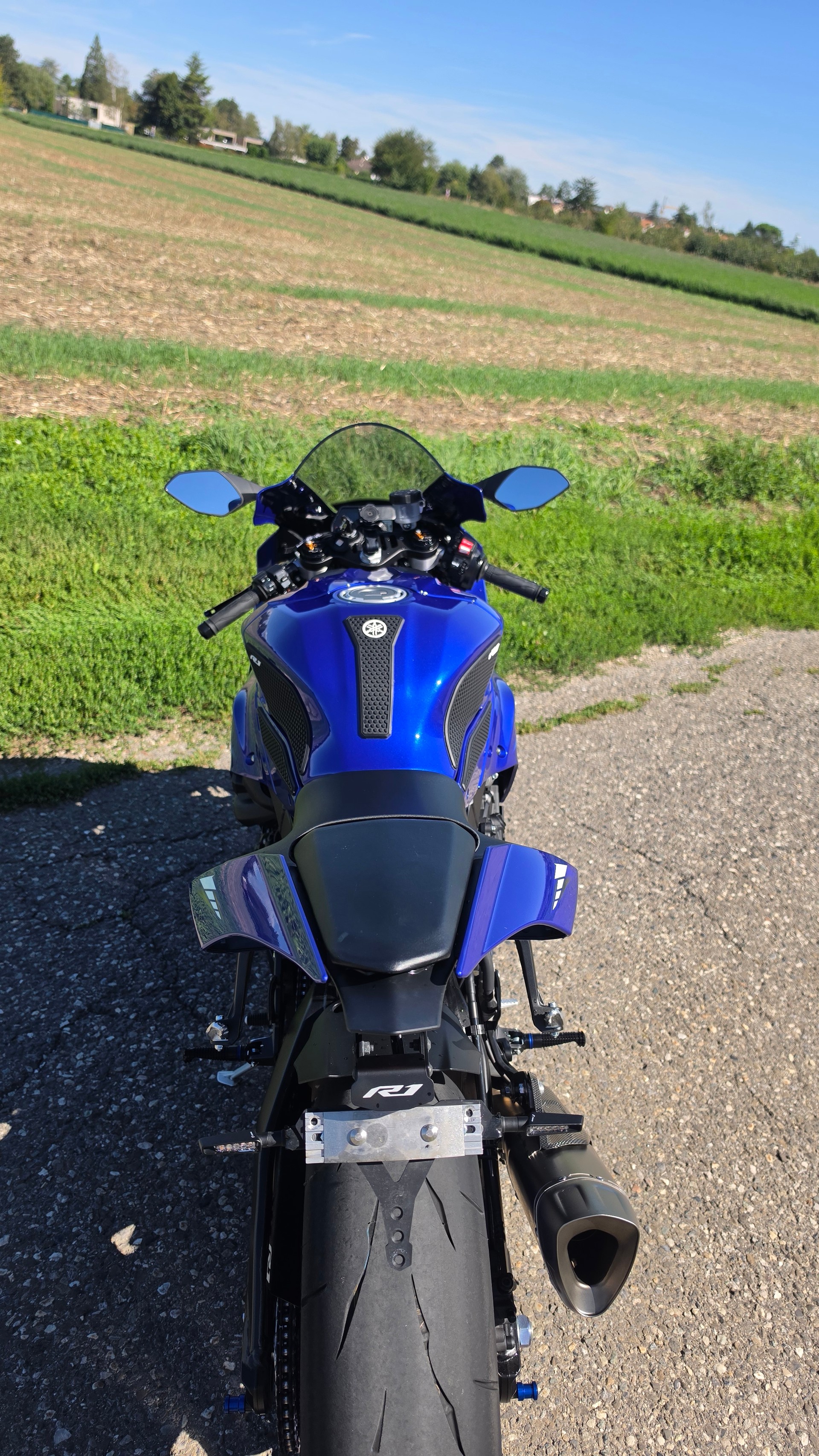 YAMAHA YZF-R1-image-4
