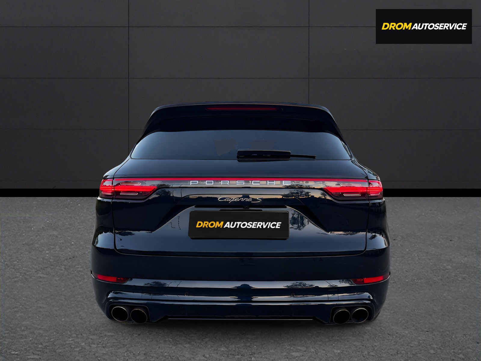 PORSCHE Cayenne S-showroom-element-1