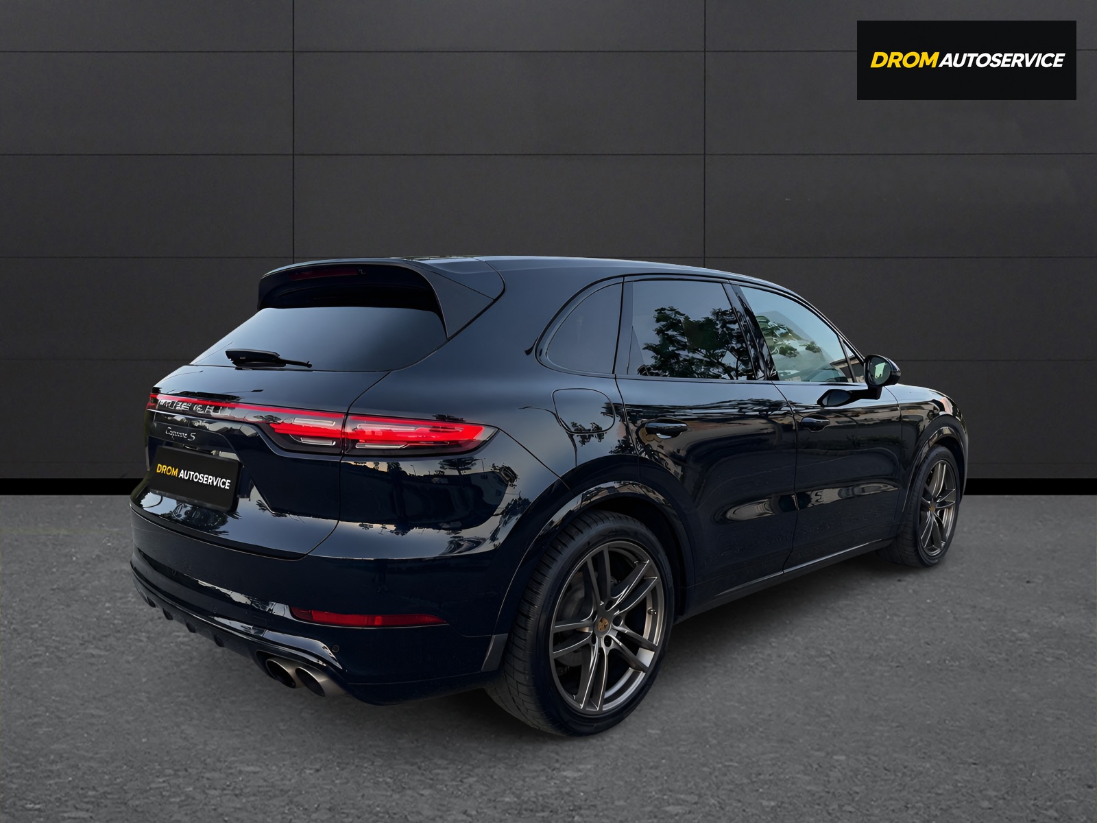 PORSCHE Cayenne S-showroom-element-2