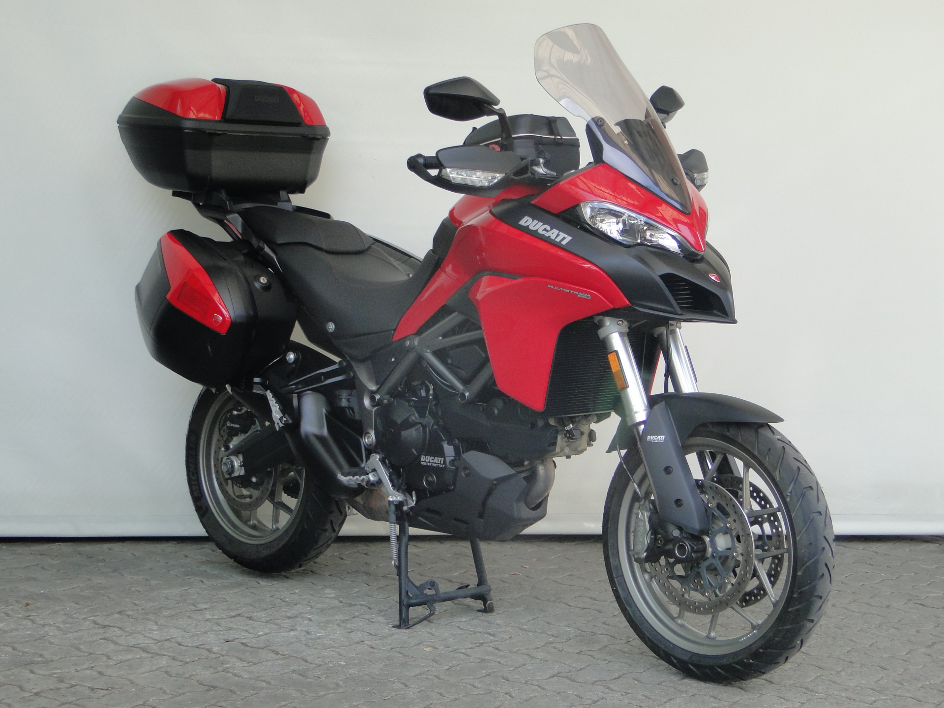 DUCATI Multistrada 950 viel Zubehör-showroom-element-2