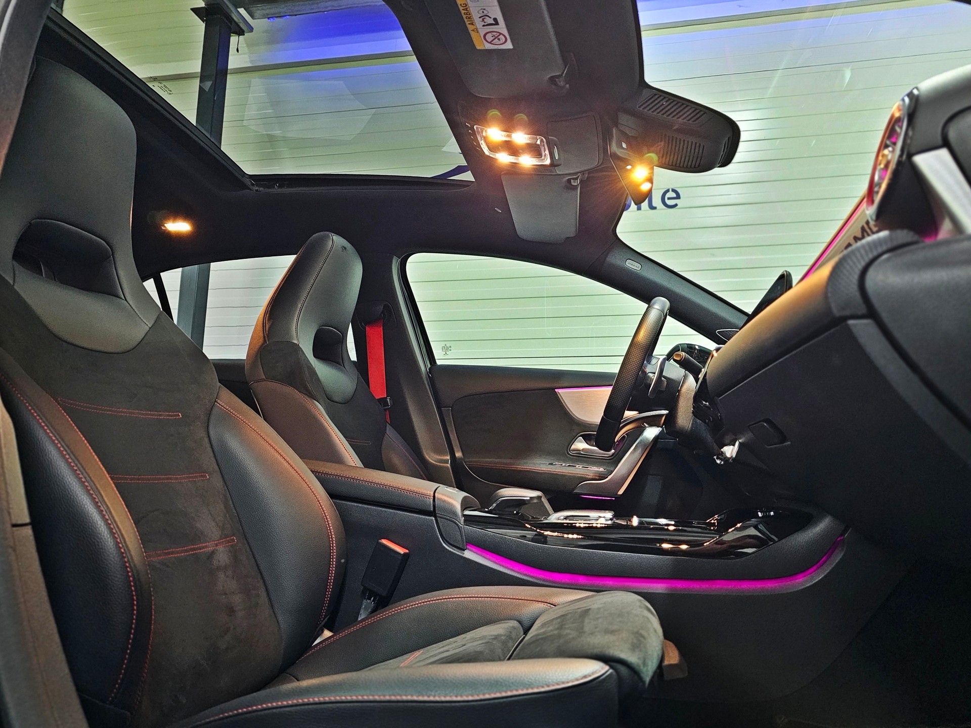 MERCEDES-BENZ A 35 AMG 4Matic Speedshift-image-16
