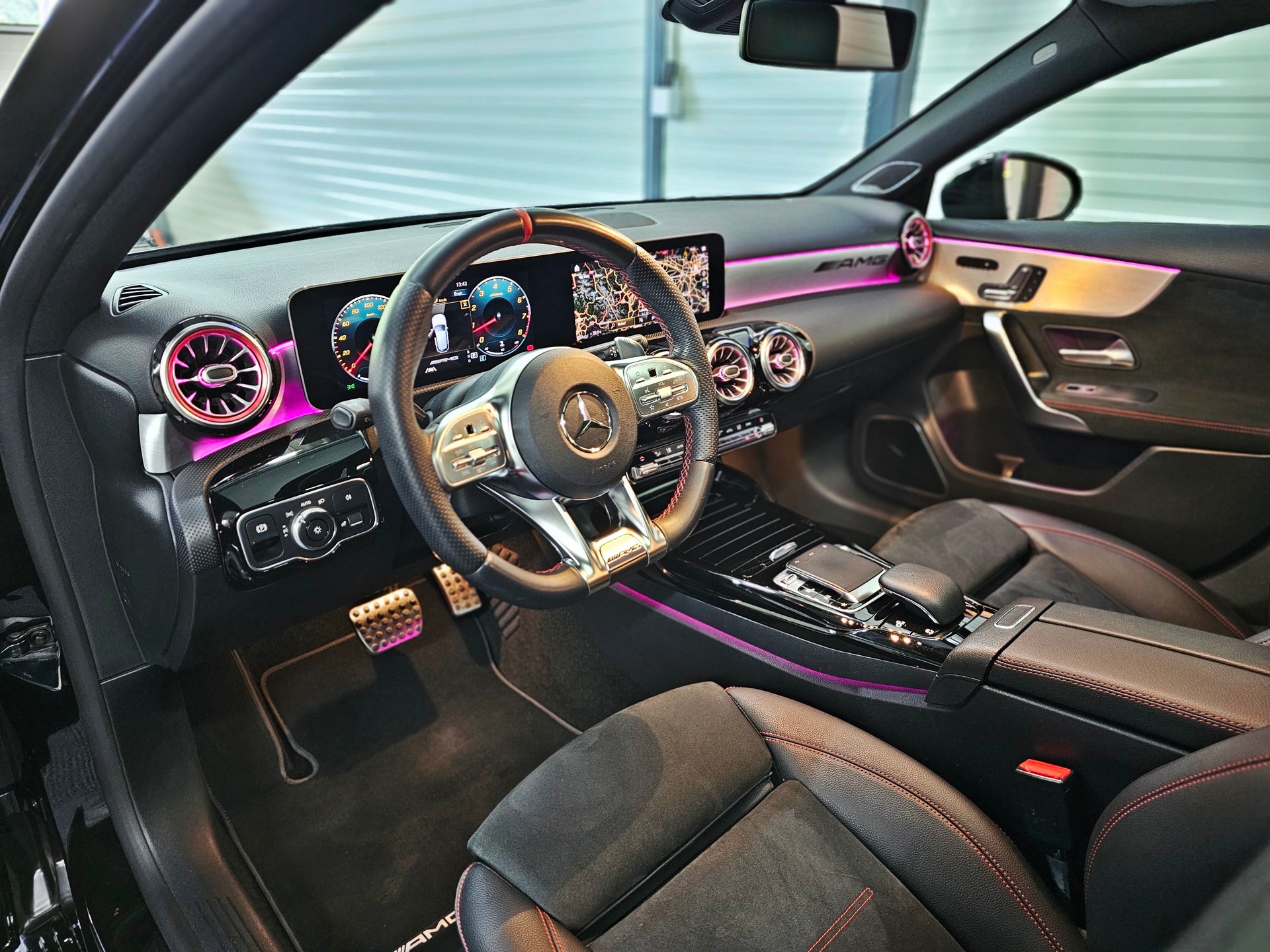 MERCEDES-BENZ A 35 AMG 4Matic Speedshift-image-10