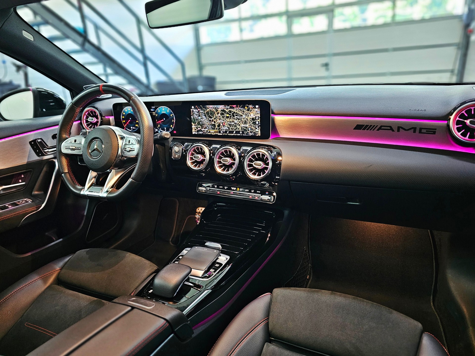 MERCEDES-BENZ A 35 AMG 4Matic Speedshift-image-15