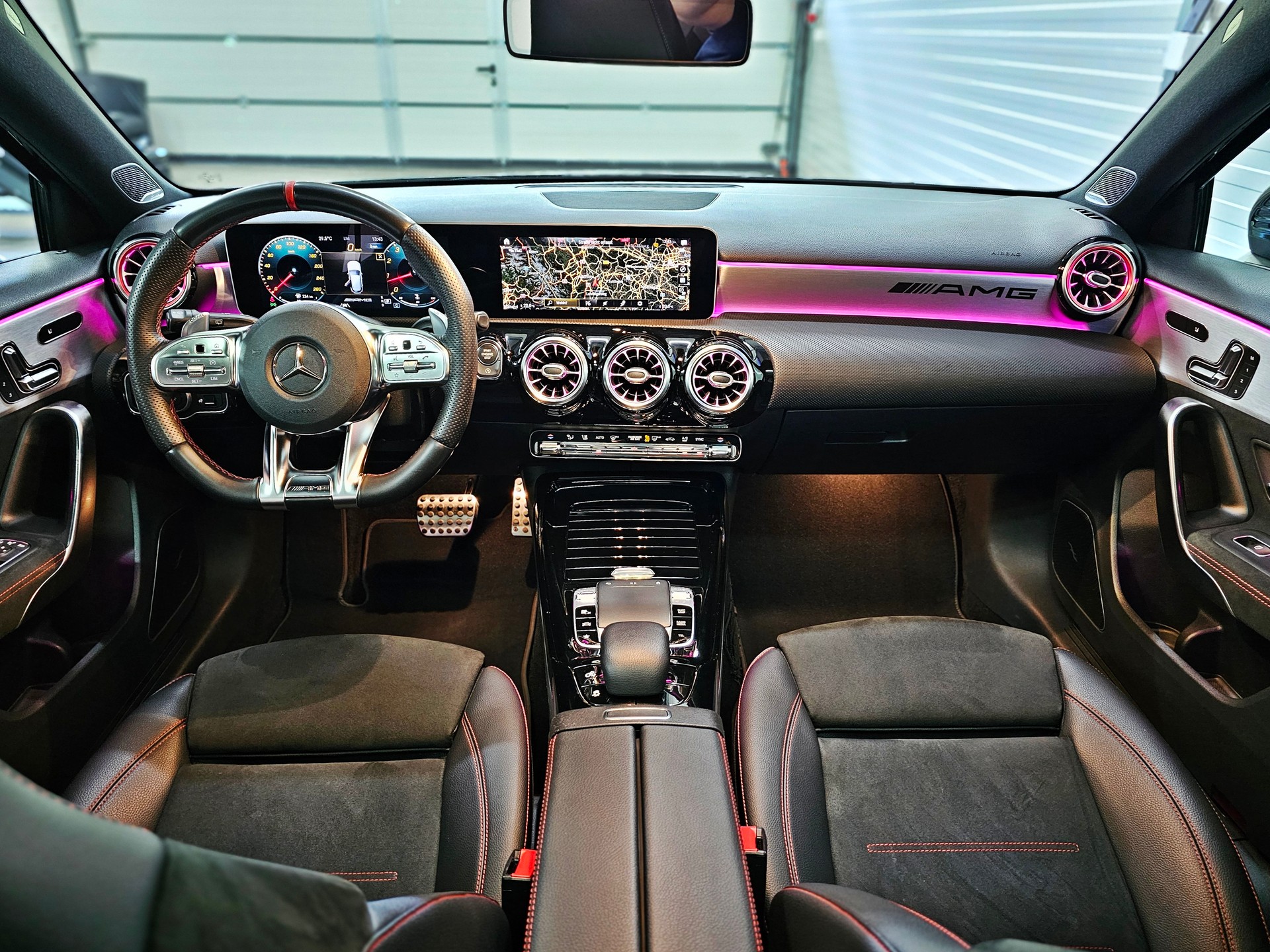 MERCEDES-BENZ A 35 AMG 4Matic Speedshift-image-12