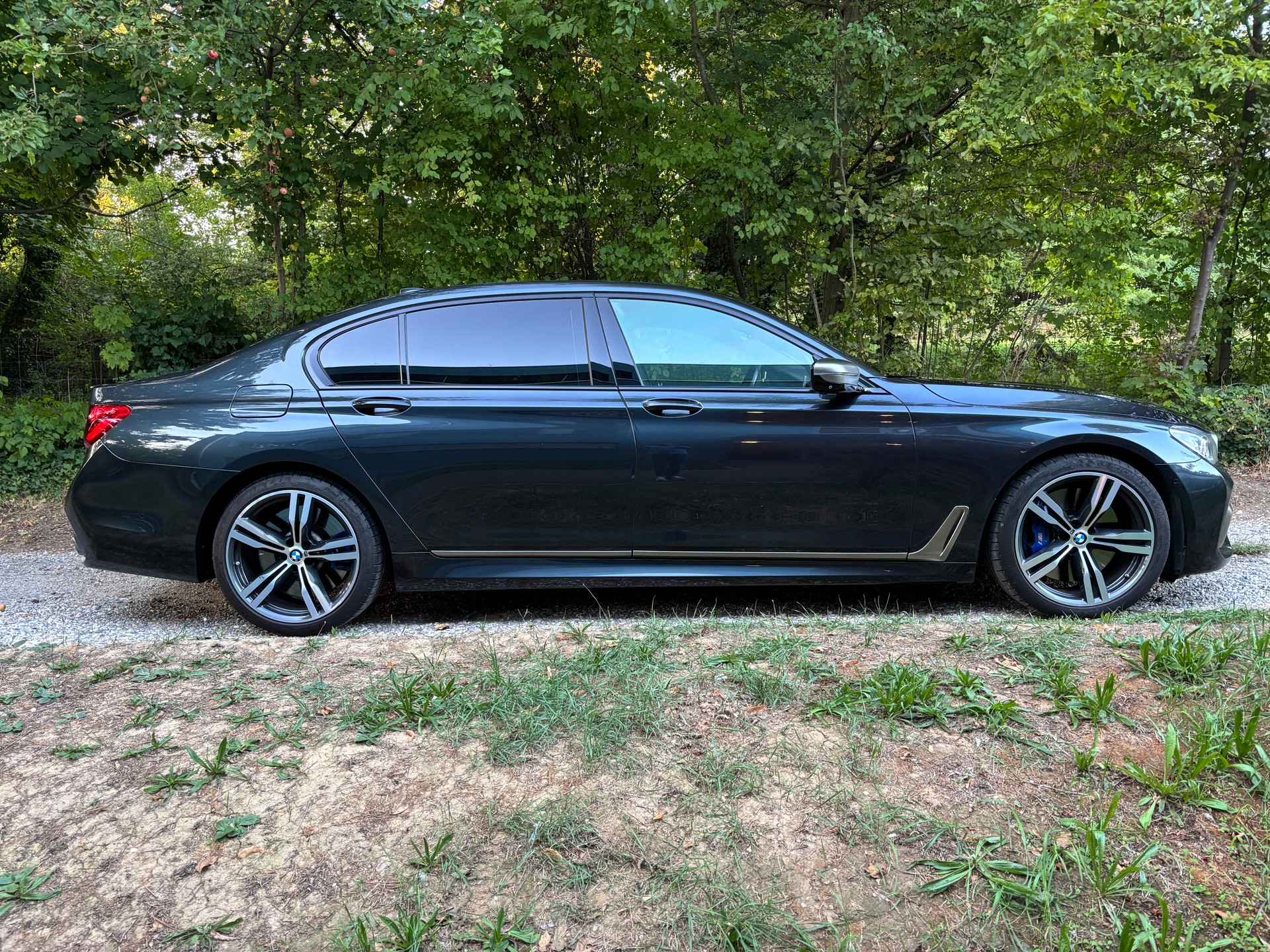 BMW M760Li xDrive SAG-image-1