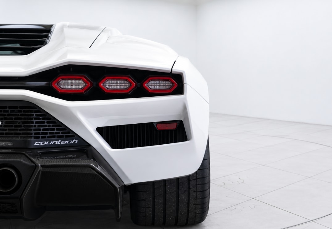LAMBORGHINI Countach LPI 800-4