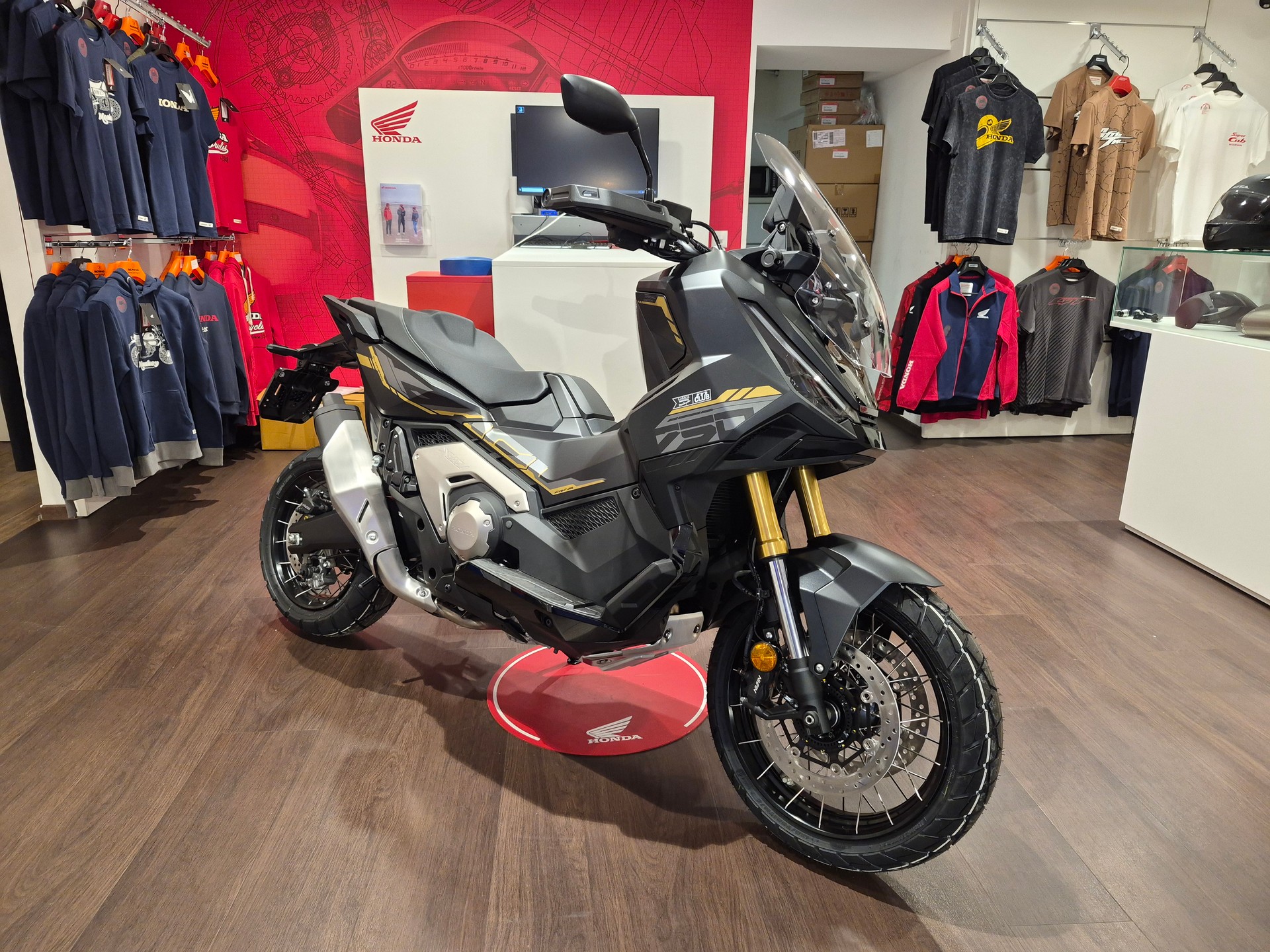 HONDA X-ADV 750-image-0