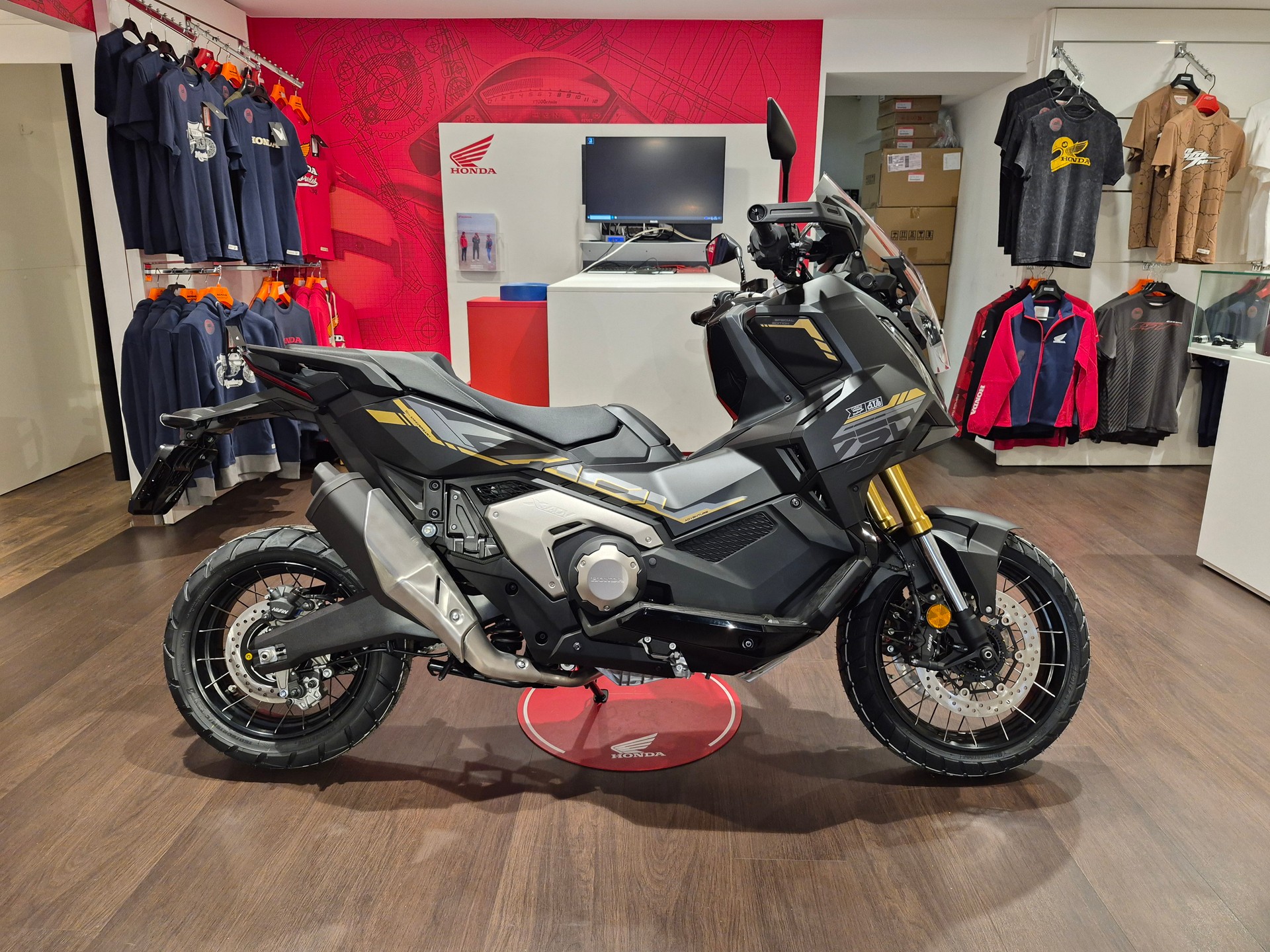 HONDA X-ADV 750-image-1