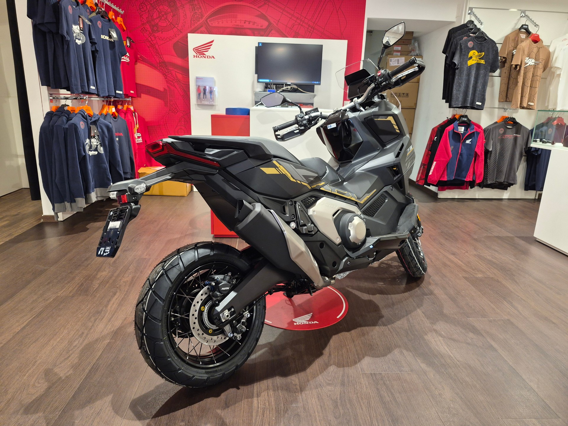 HONDA X-ADV 750-image-2