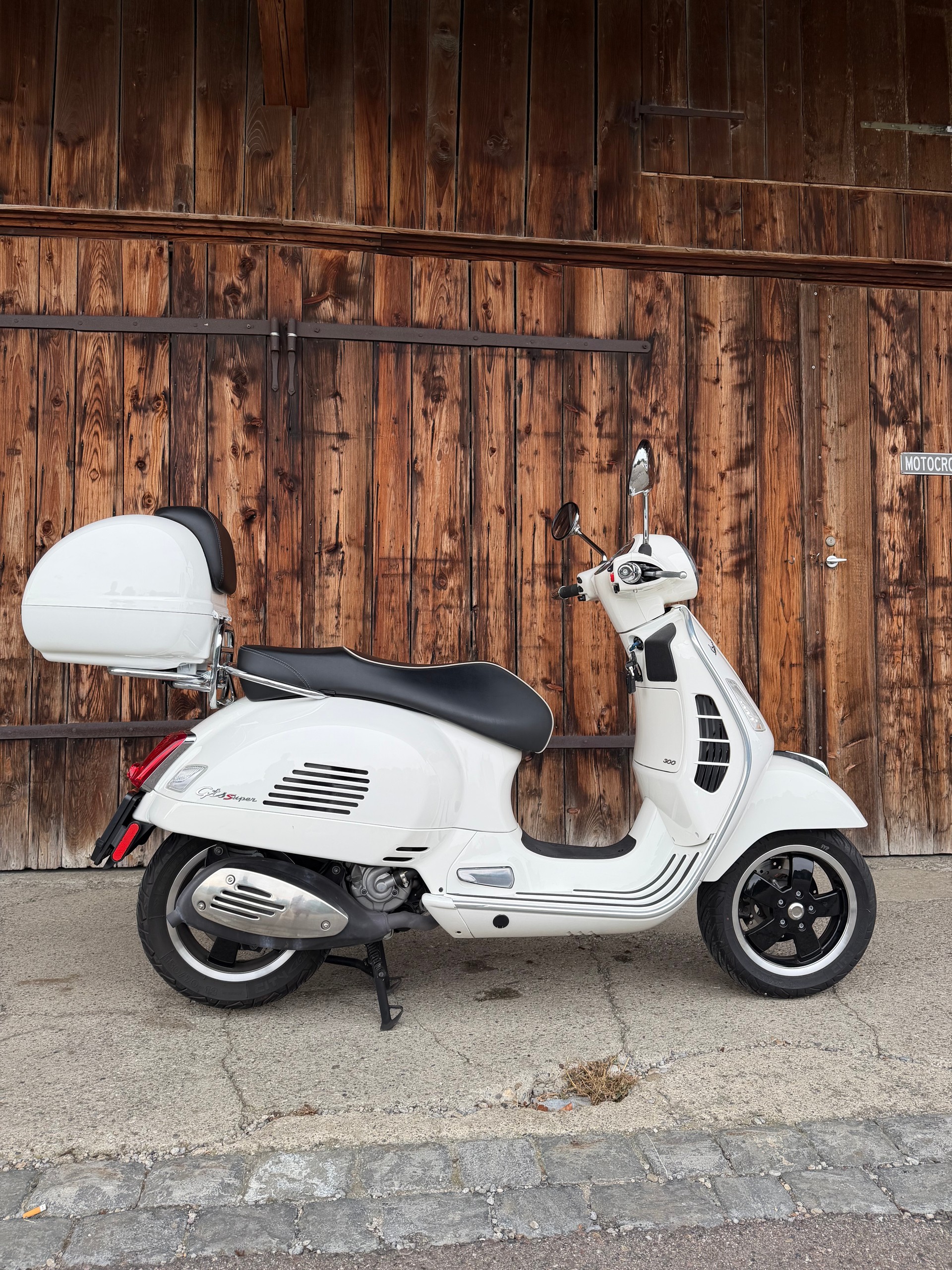 PIAGGIO Vespa GTS Super 300-image-15