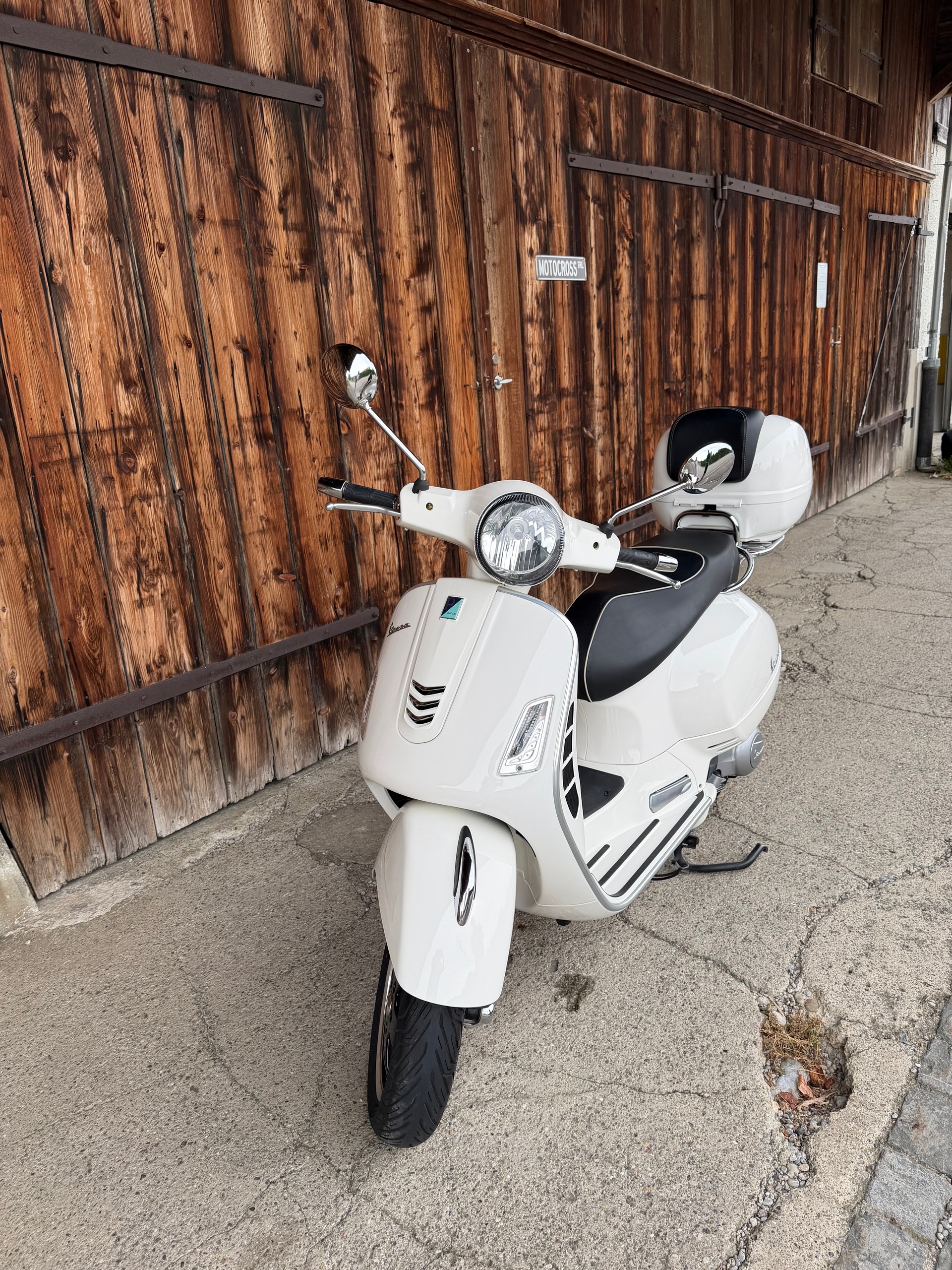 PIAGGIO Vespa GTS Super 300-image-4