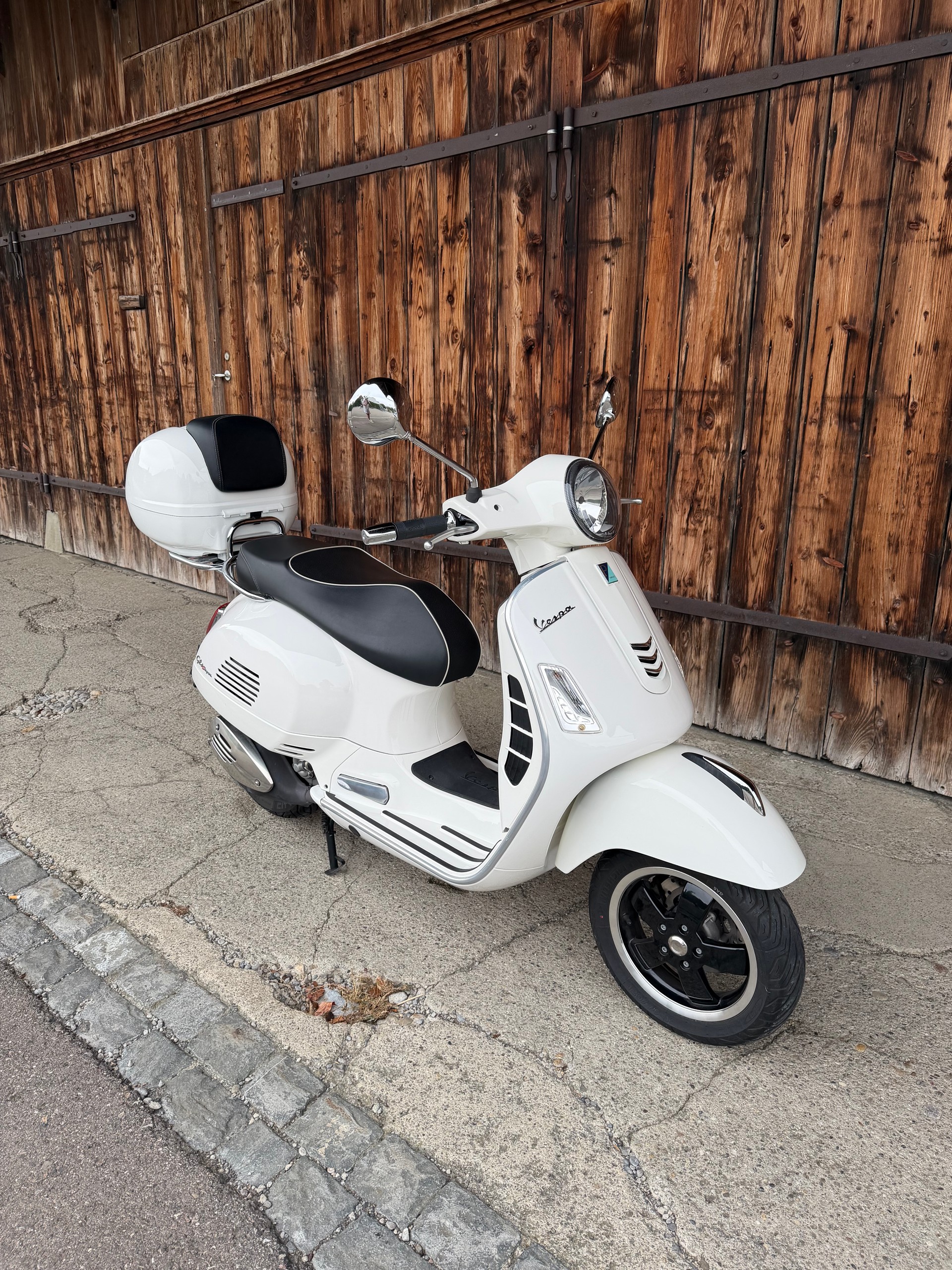 PIAGGIO Vespa GTS Super 300-image-10