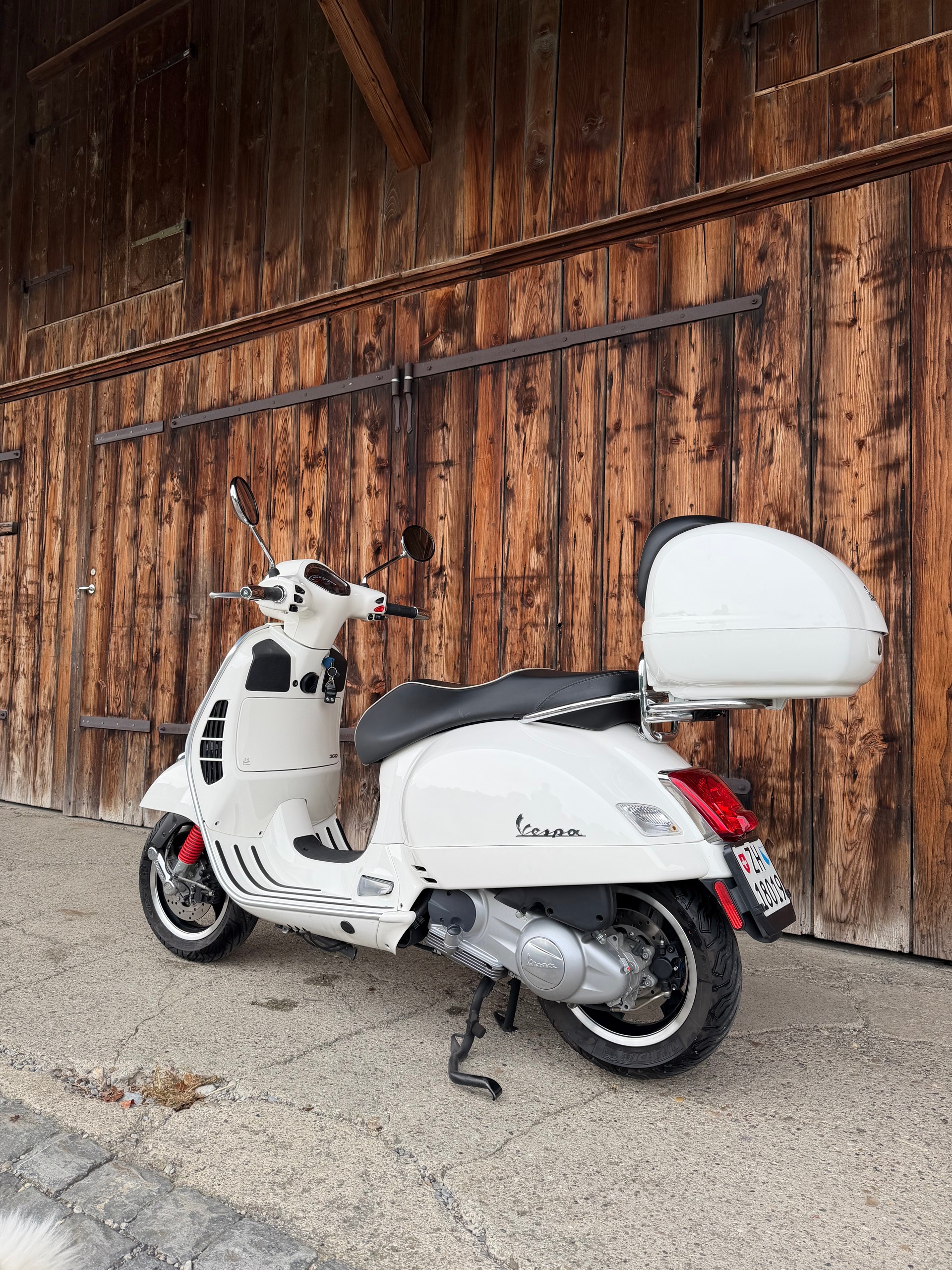 PIAGGIO Vespa GTS Super 300-image-1