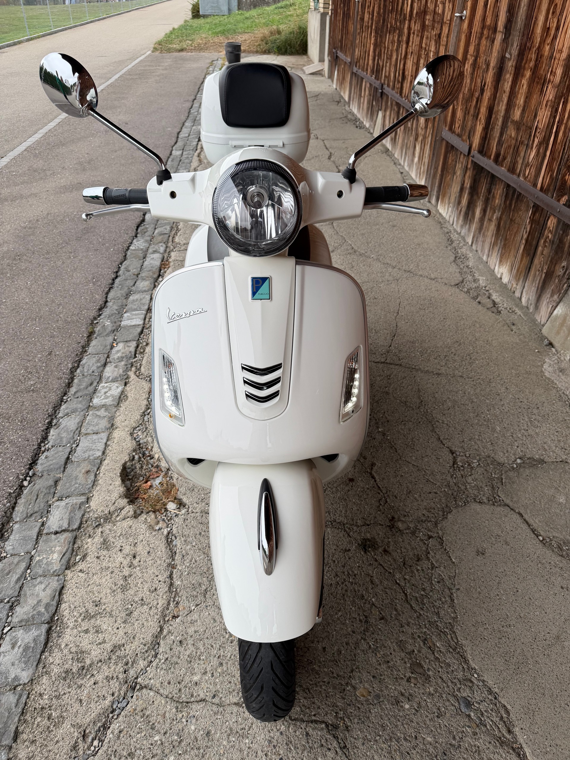 PIAGGIO Vespa GTS Super 300-image-12
