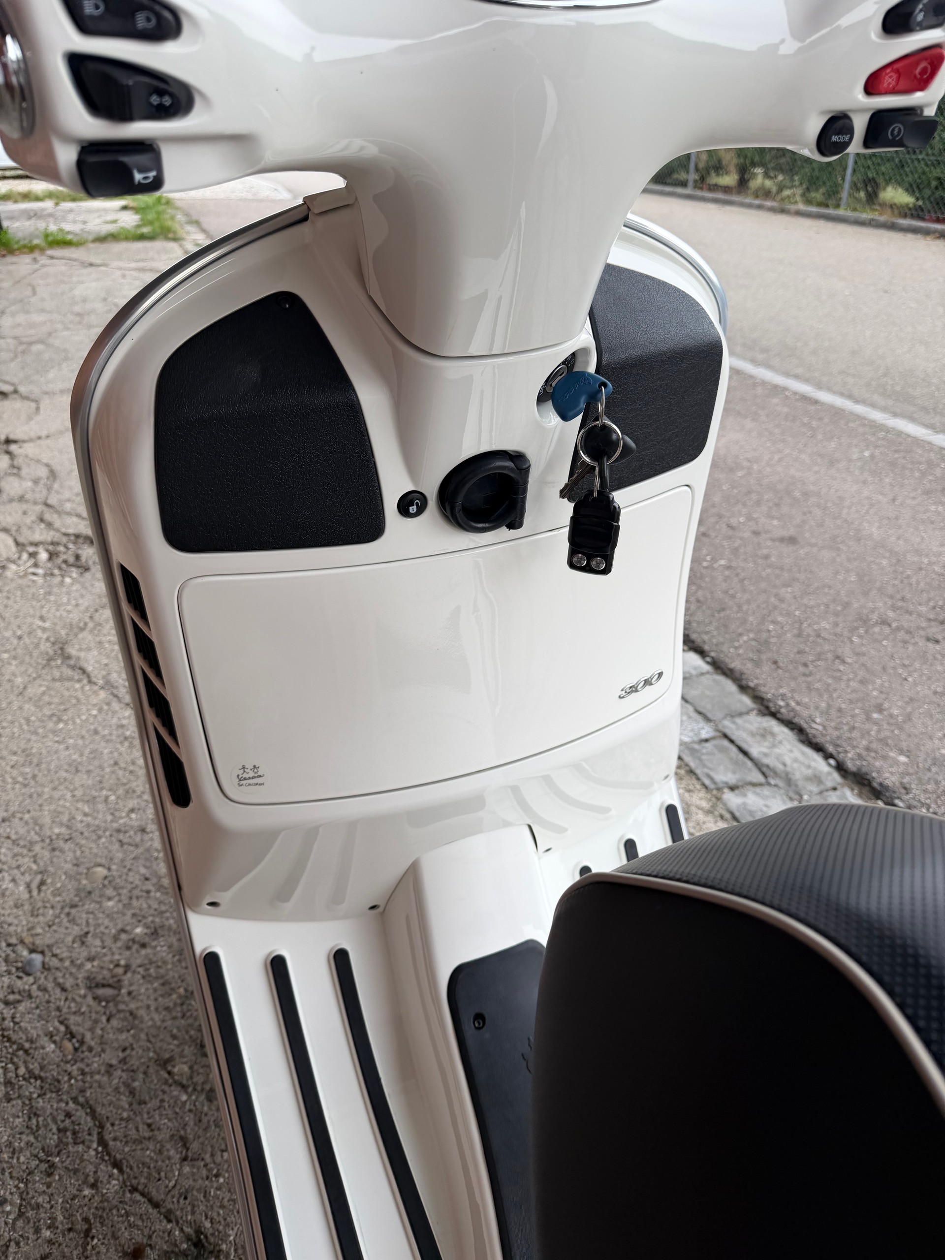 PIAGGIO Vespa GTS Super 300-image-13