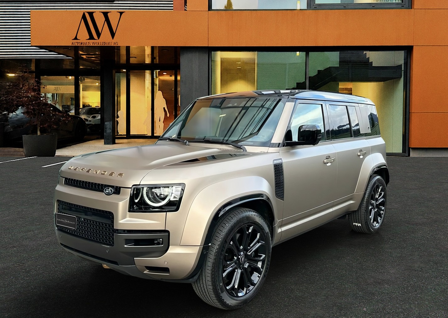 LAND ROVER Defender 110 4.4 V8 Octa / CH Auslieferung mit Gratis Service