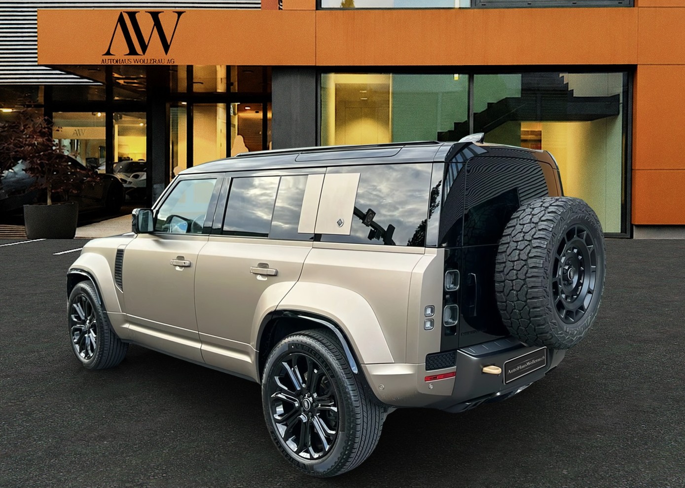 LAND ROVER Defender 110 4.4 V8 Octa / CH Auslieferung mit Gratis Service-showroom-element-1
