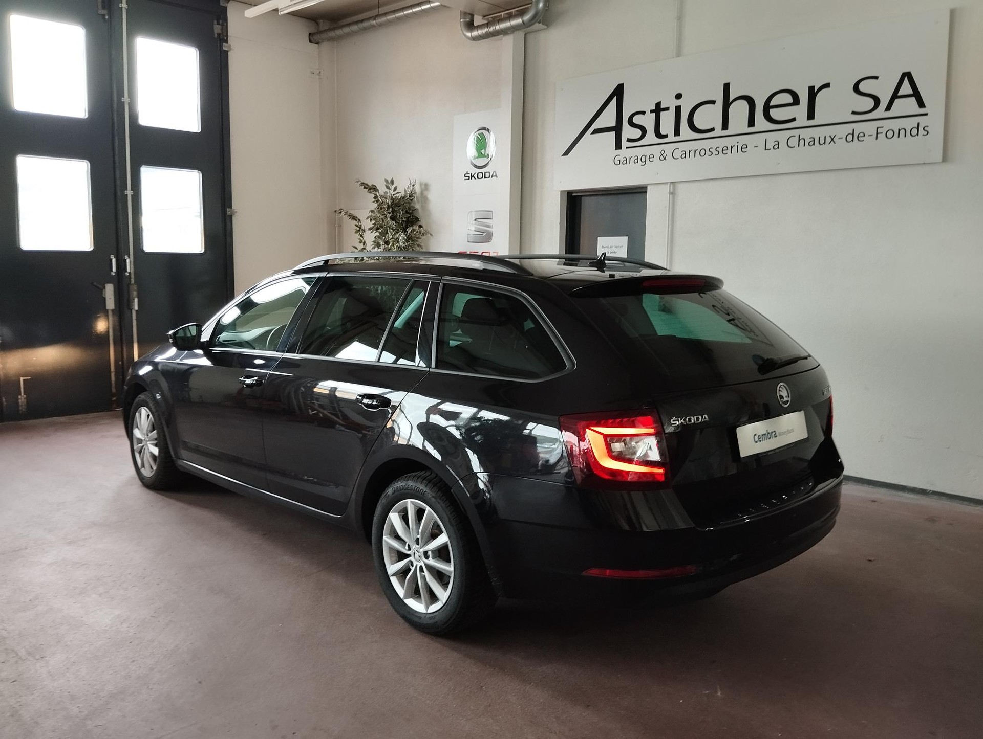 SKODA Octavia Combi 2.0 TSI Style DSG-showroom-element-3