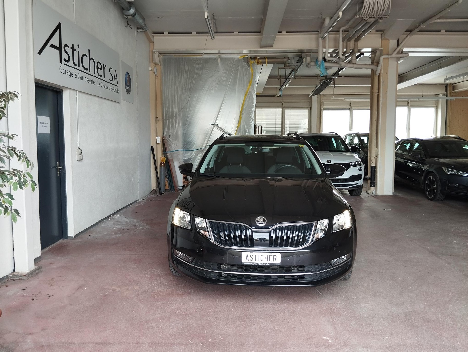SKODA Octavia Combi 2.0 TSI Style DSG-showroom-element-1