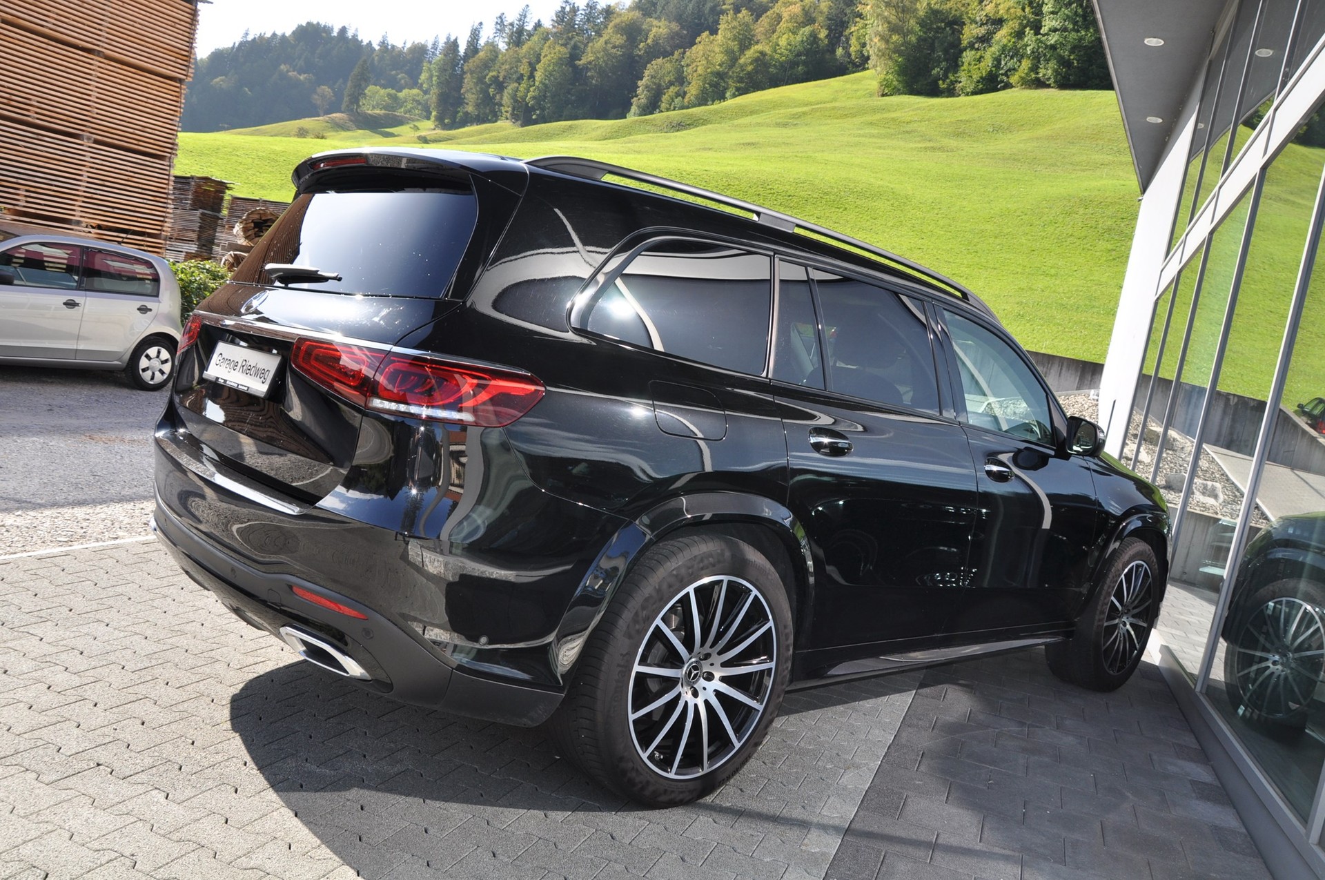 MERCEDES-BENZ GLS 400 d 4Matic AMG Line 9G-Tronic-showroom-element-2