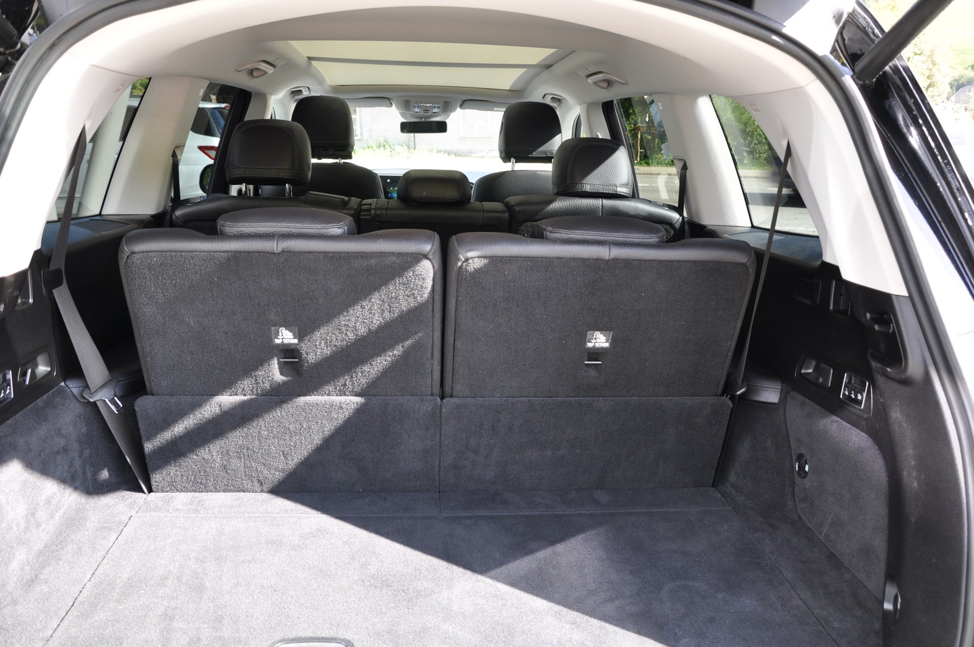 MERCEDES-BENZ GLS 400 d 4Matic AMG Line 9G-Tronic-image-16