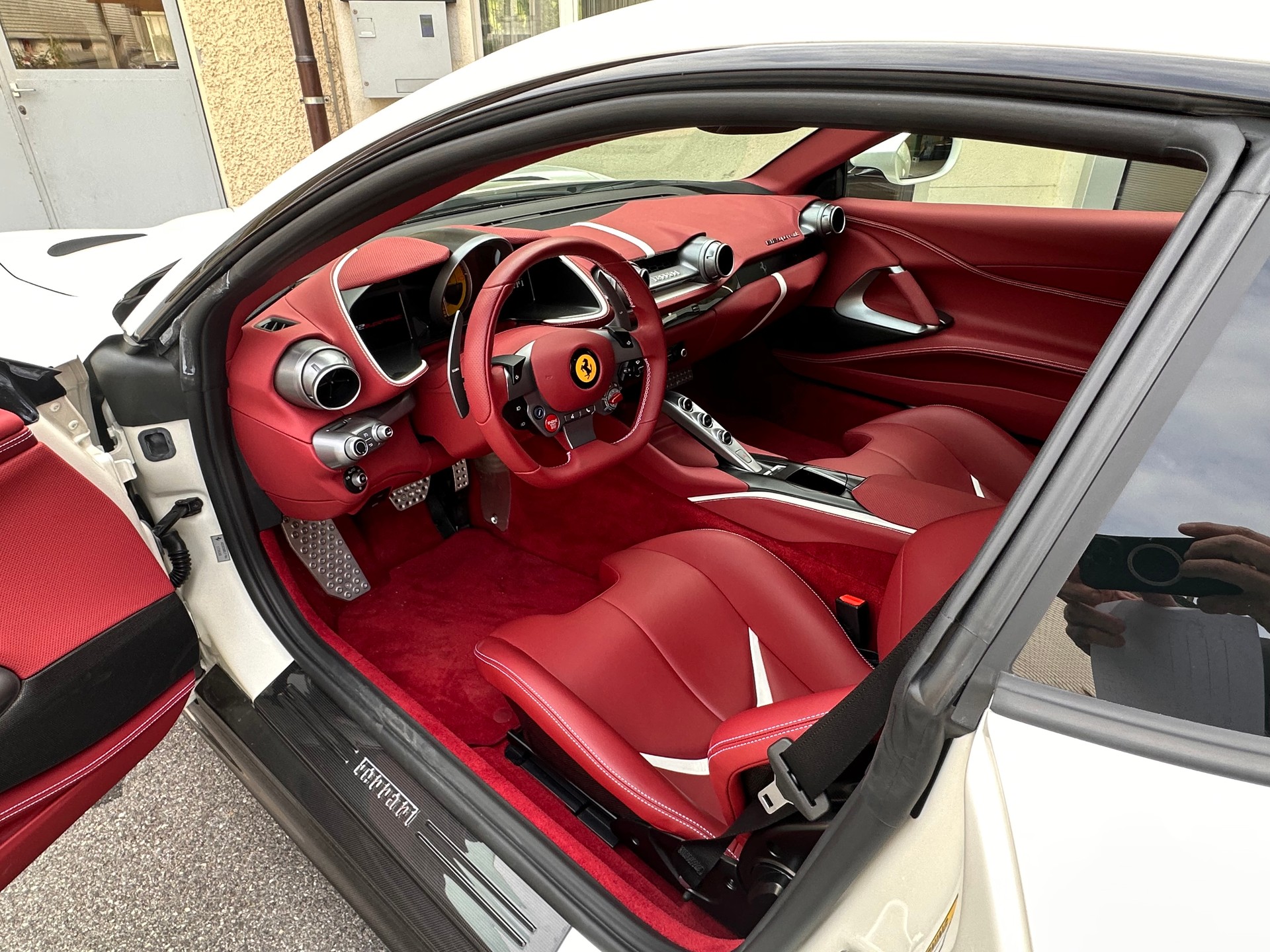 FERRARI 812 Superfast-image-16