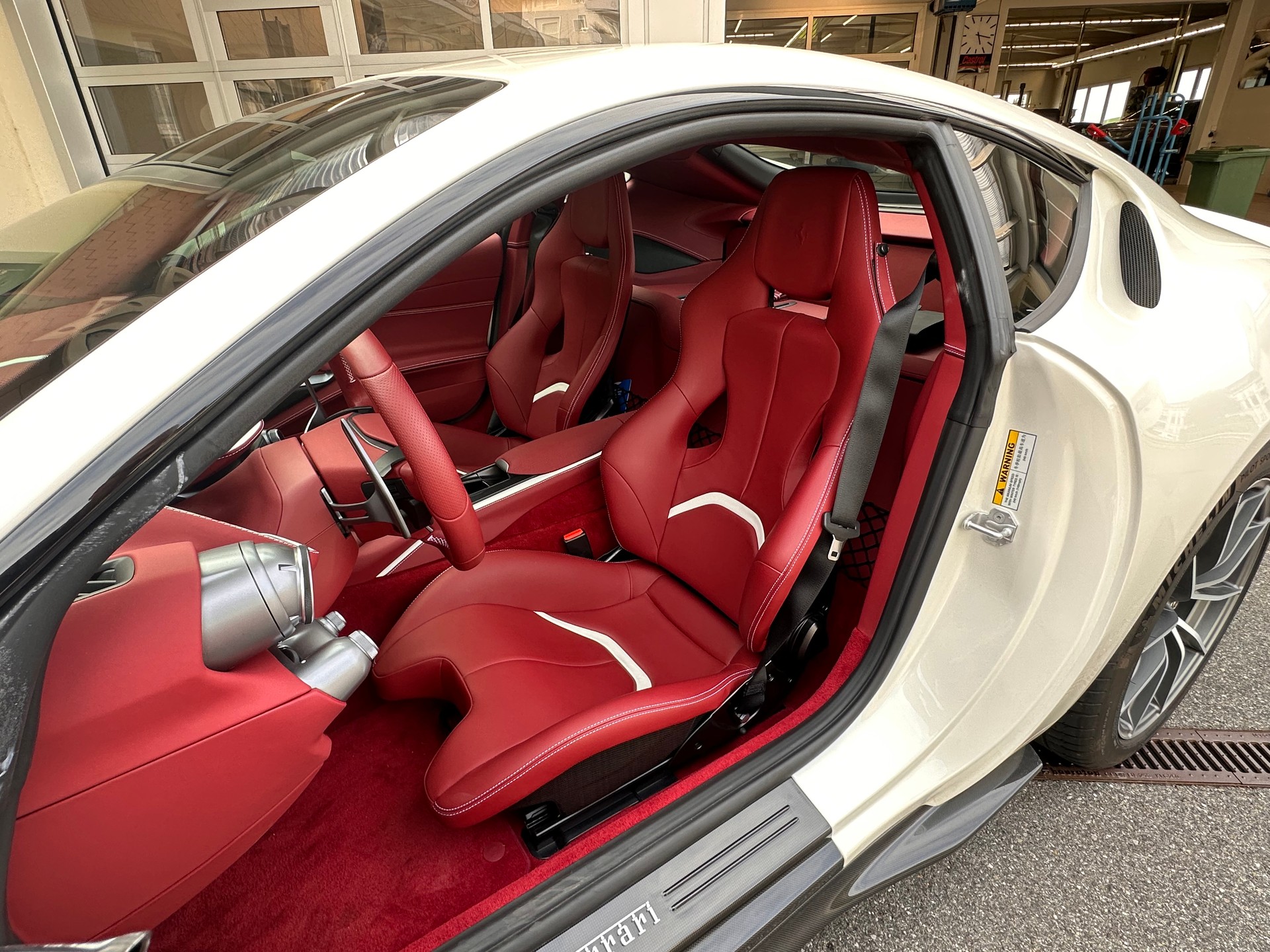 FERRARI 812 Superfast-image-17