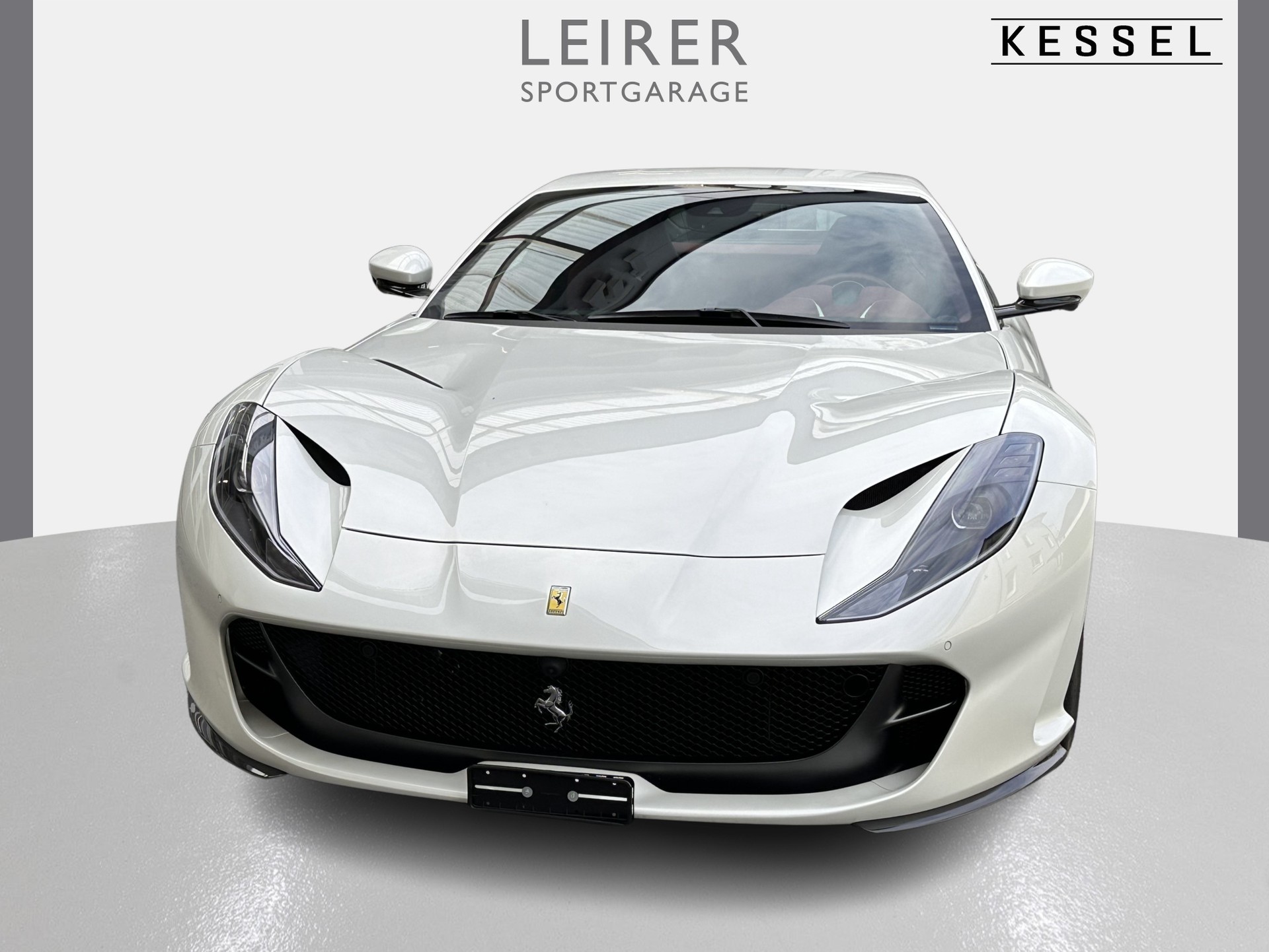 FERRARI 812 Superfast-showroom-element-3