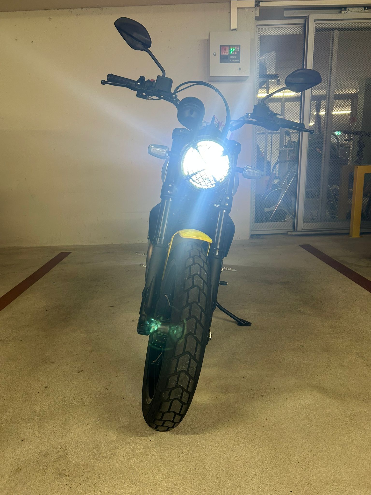 DUCATI Scrambler 803 Icon Dark (35kW)-image-2