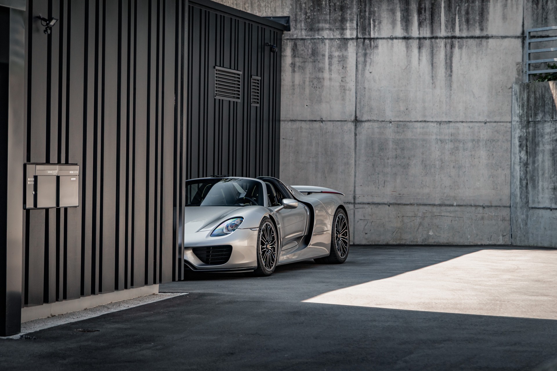 PORSCHE 918 Spyder-image-24