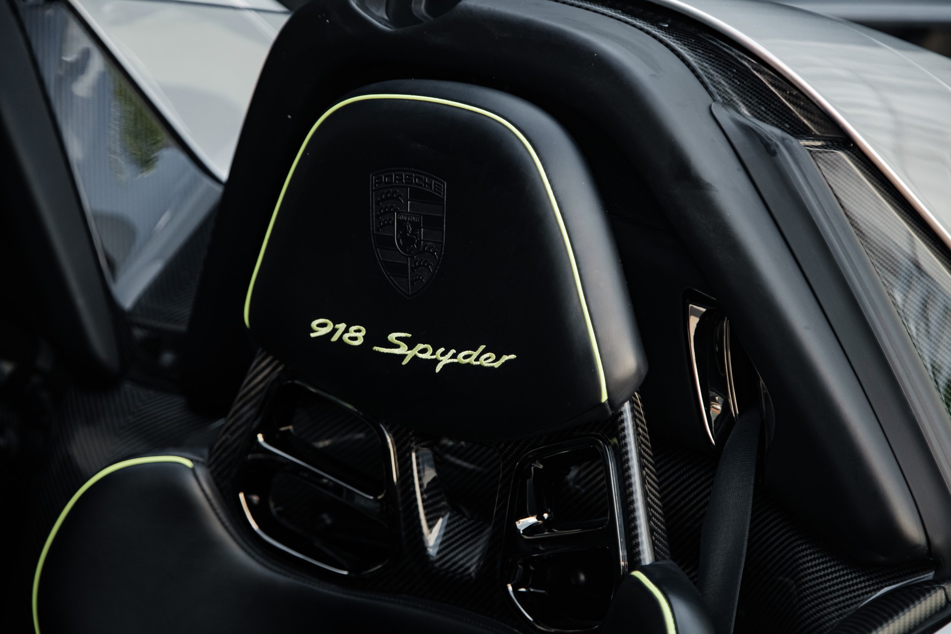 PORSCHE 918 Spyder-image-12