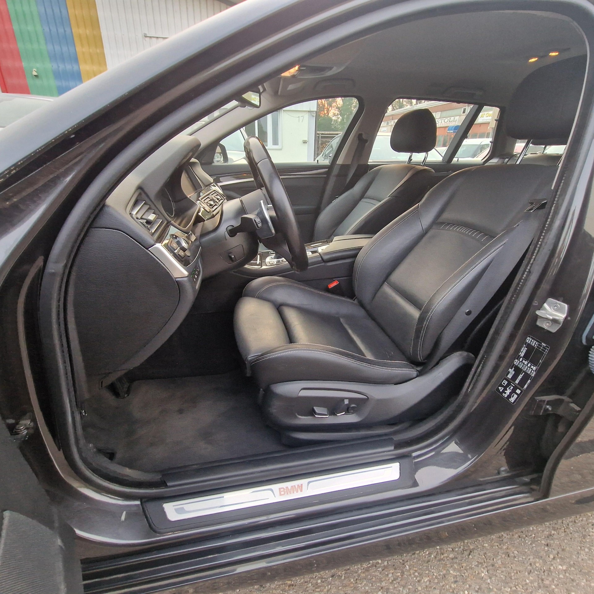 BMW 528i Touring xDrive Luxury Line Steptronic-image-12