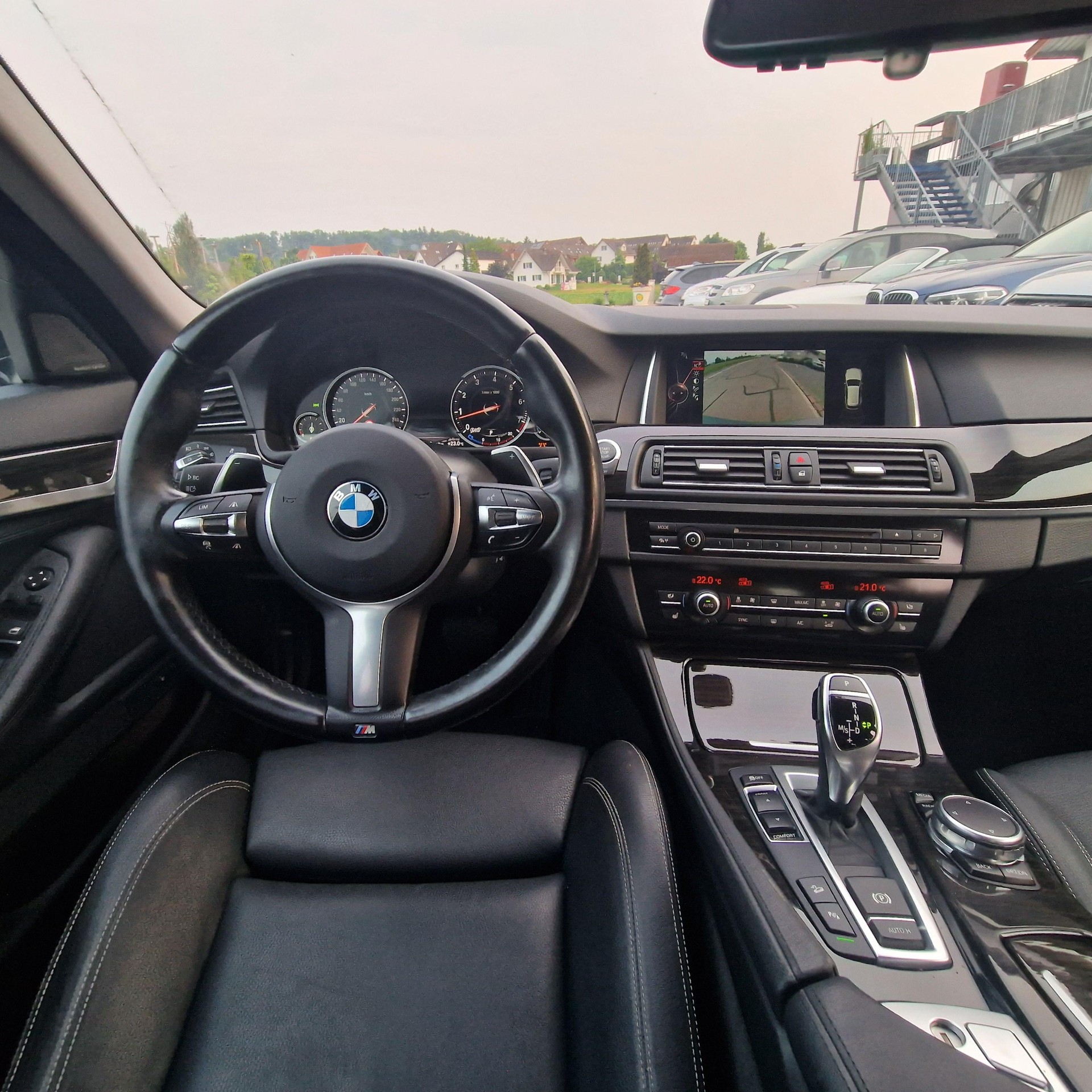 BMW 528i Touring xDrive Luxury Line Steptronic-image-13