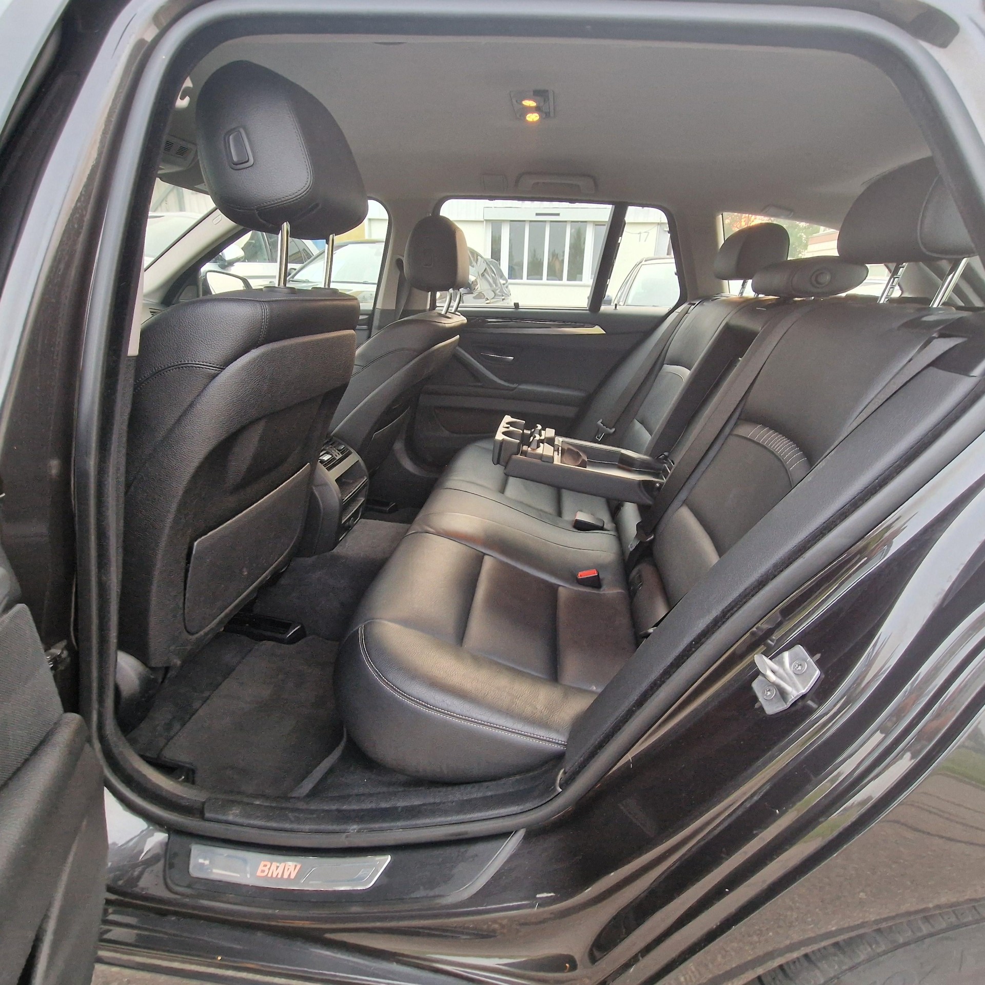 BMW 528i Touring xDrive Luxury Line Steptronic-image-9