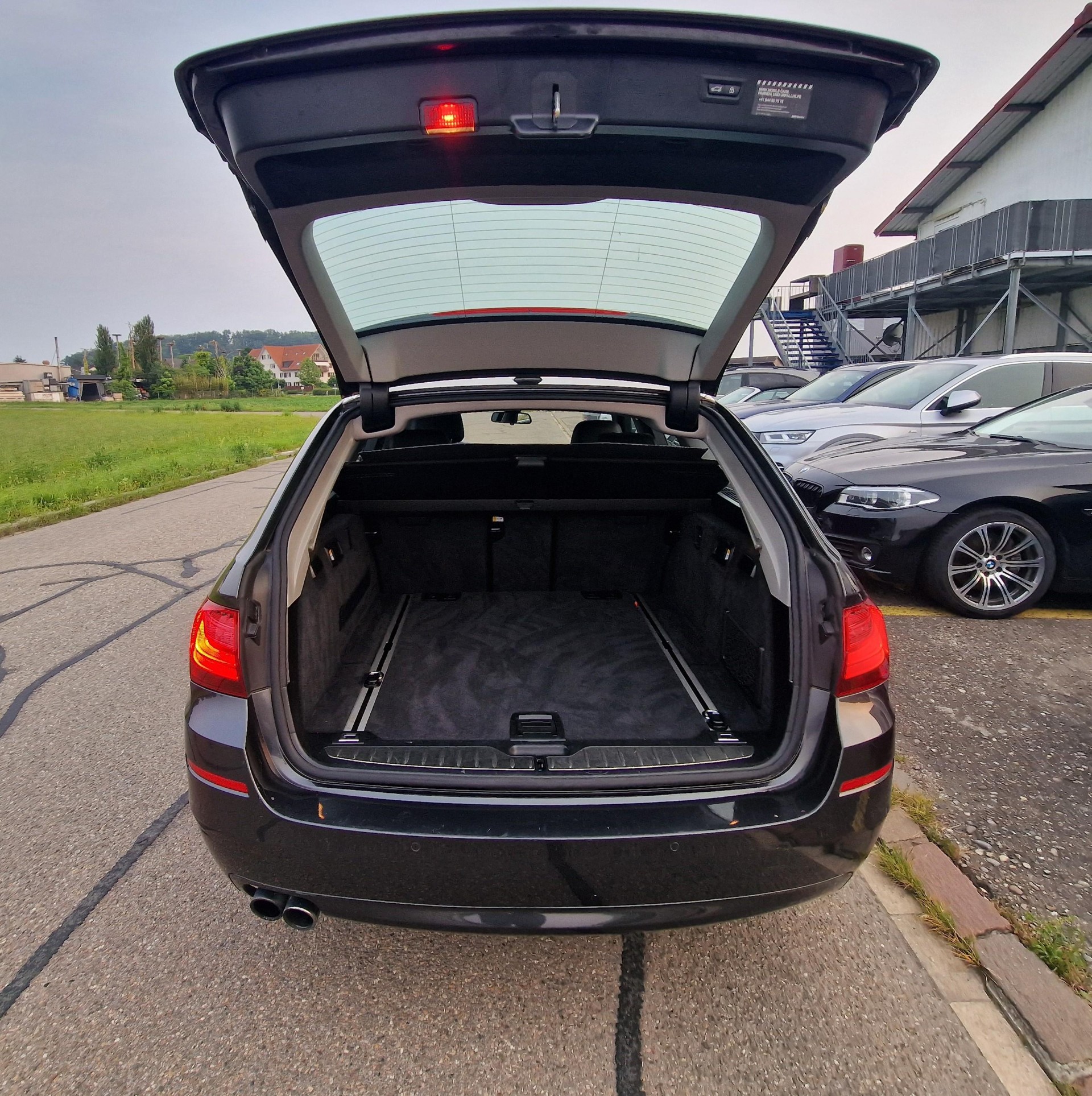 BMW 528i Touring xDrive Luxury Line Steptronic-image-6