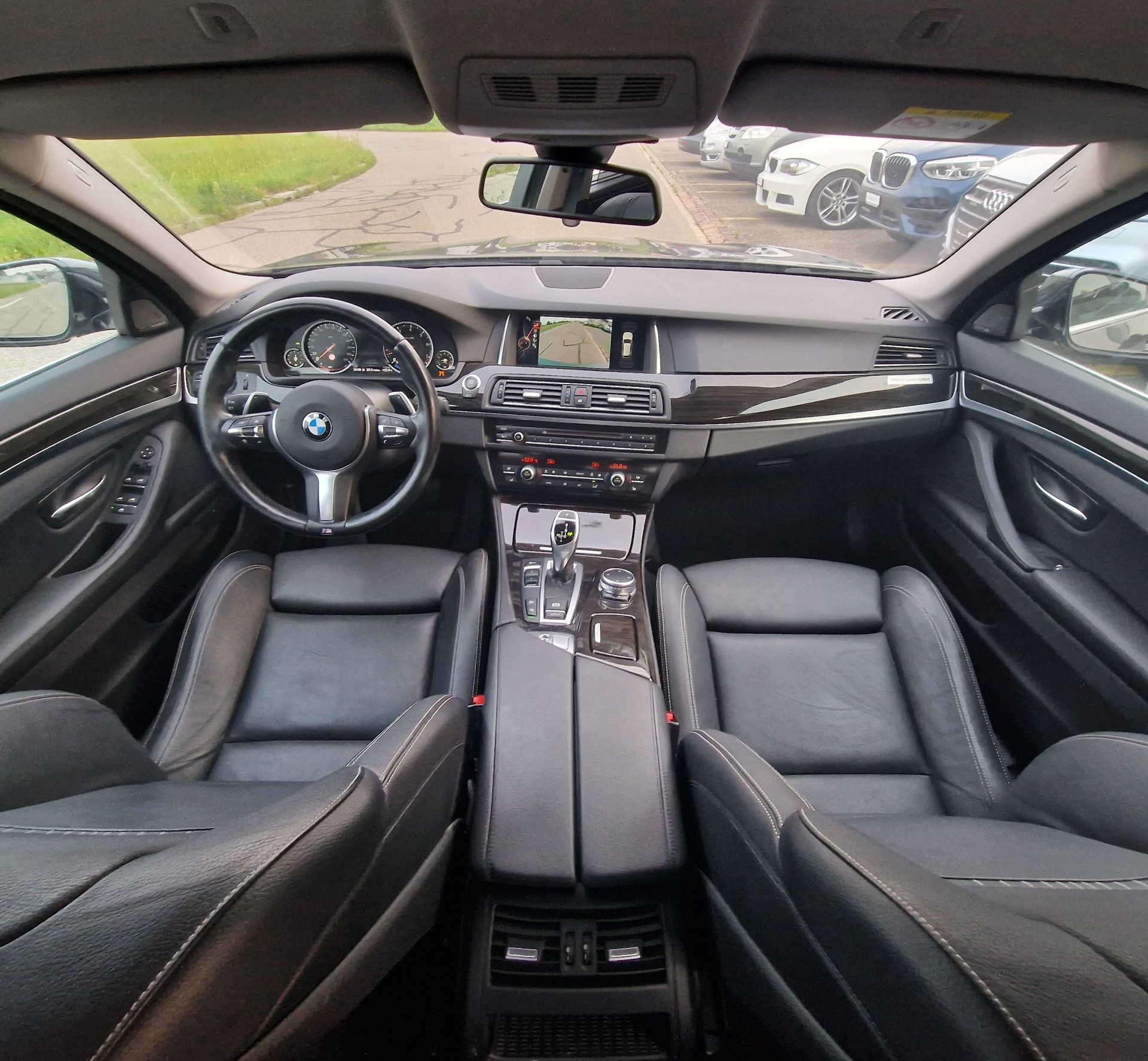 BMW 528i Touring xDrive Luxury Line Steptronic-image-1