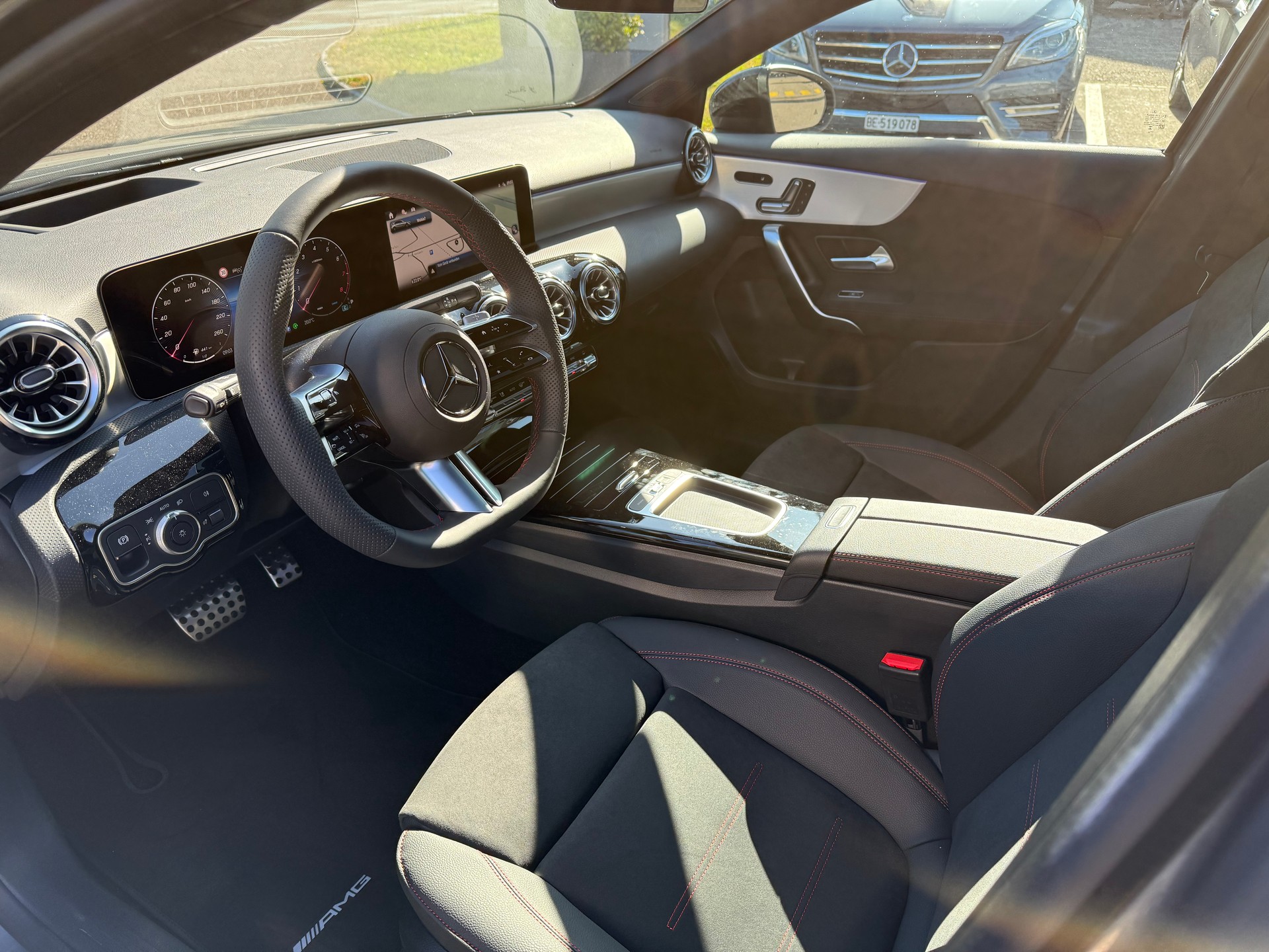 MERCEDES-BENZ A 200 Night Star 7G-DCT-showroom-element-3