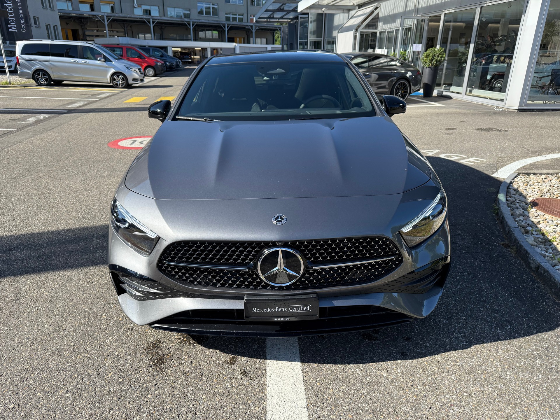 MERCEDES-BENZ A 200 Night Star 7G-DCT-showroom-element-1