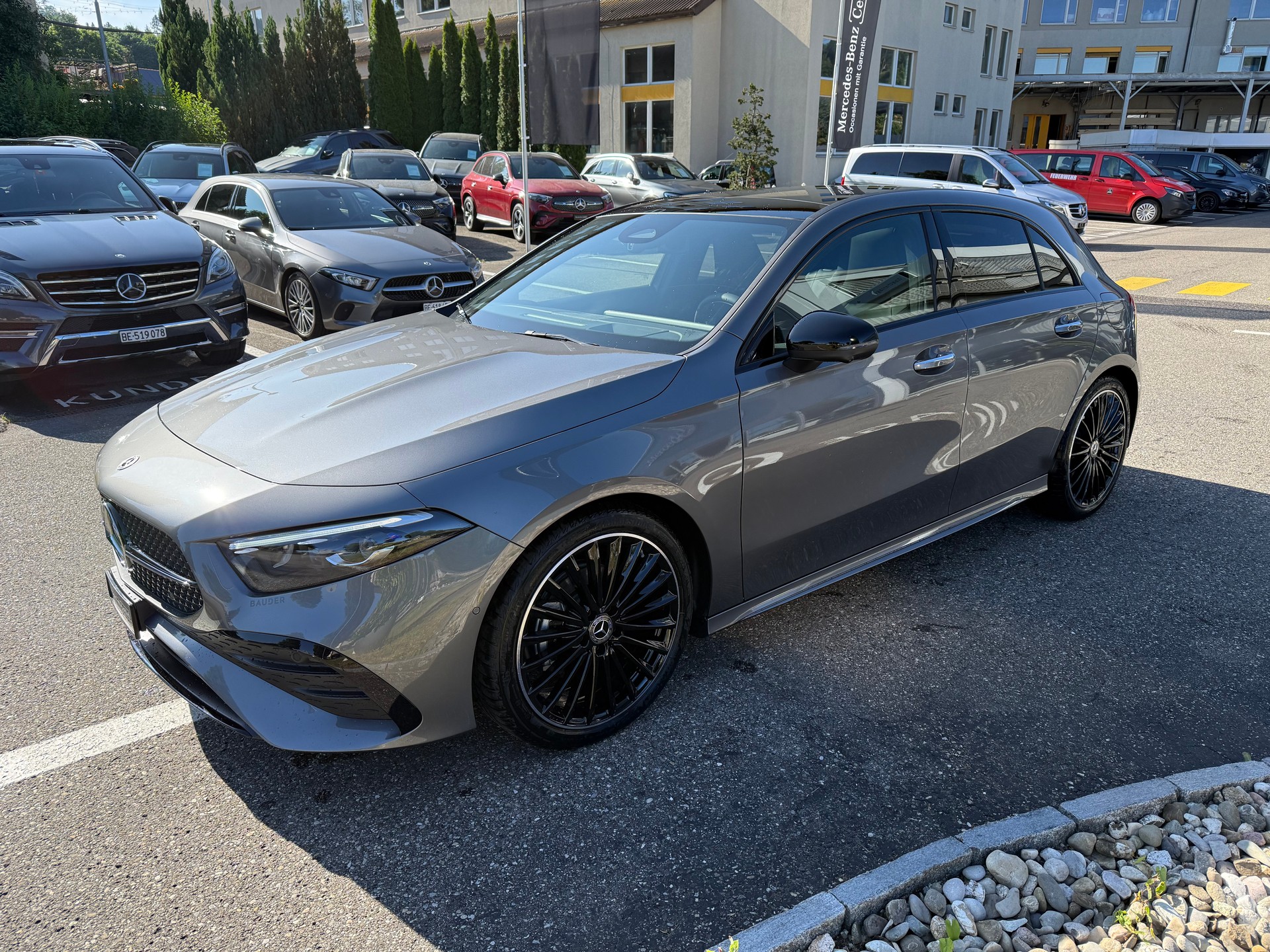 MERCEDES-BENZ A 200 Night Star 7G-DCT-showroom-element-2