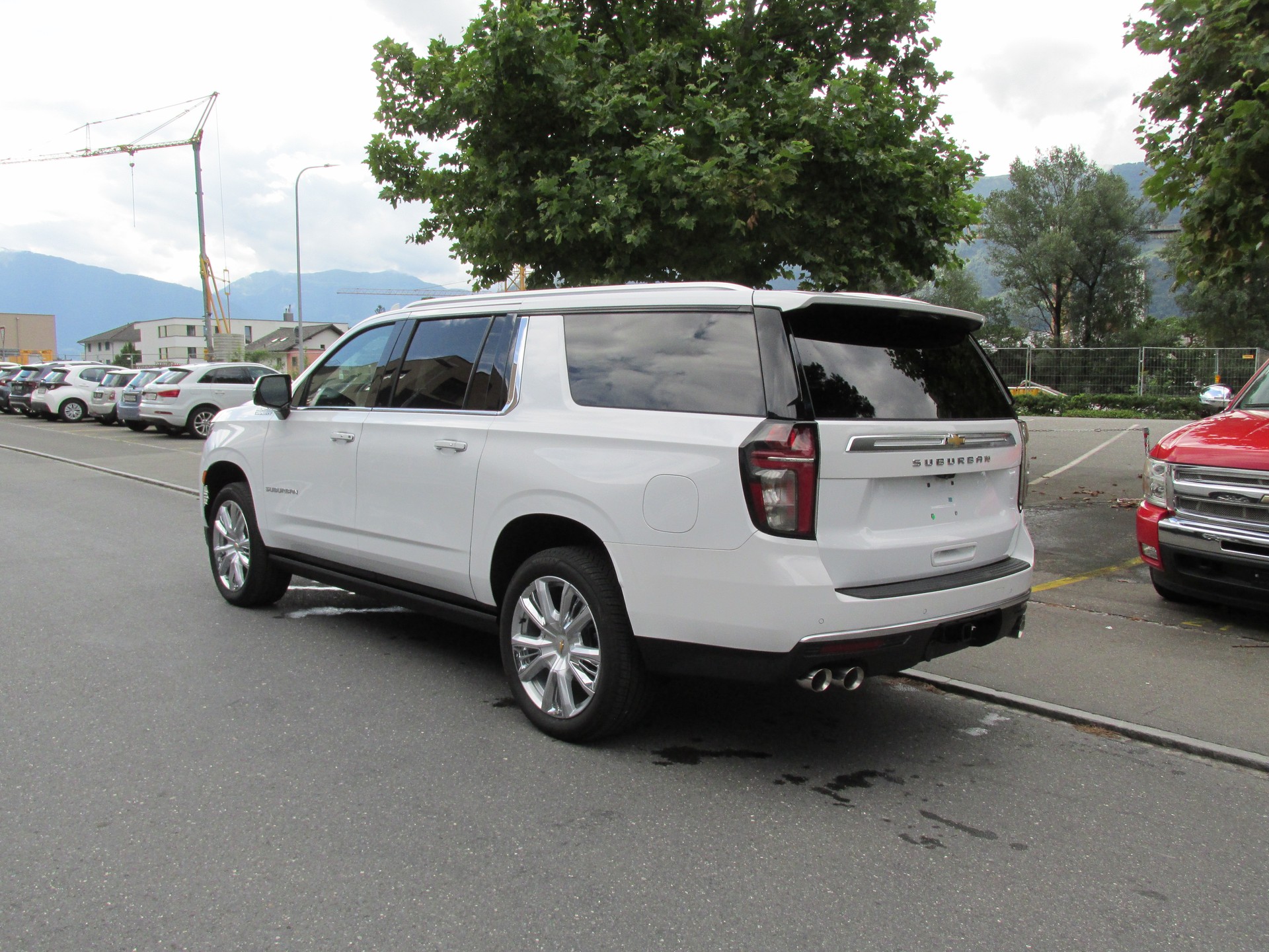 CHEVROLET Suburban High Country 6.2 4x4-image-4
