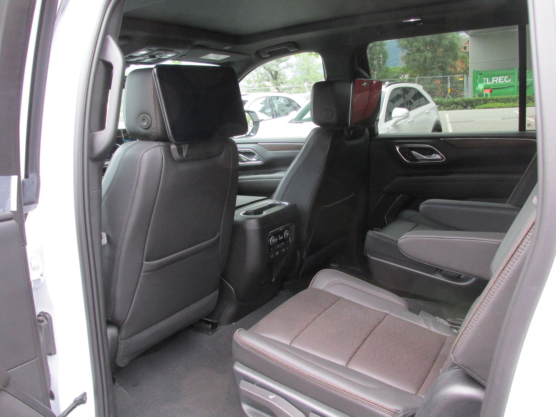 CHEVROLET Suburban High Country 6.2 4x4-image-3