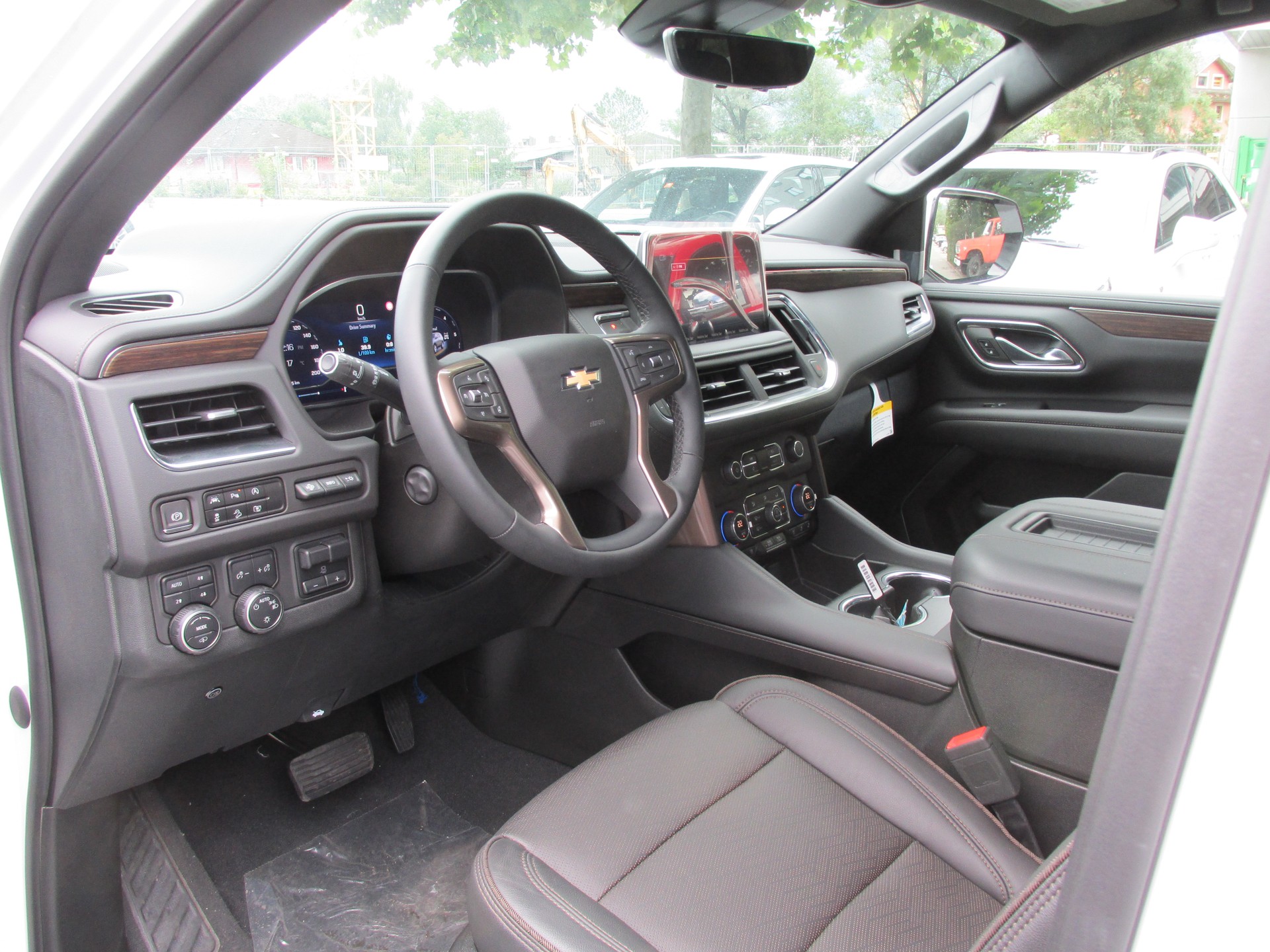 CHEVROLET Suburban High Country 6.2 4x4-image-2
