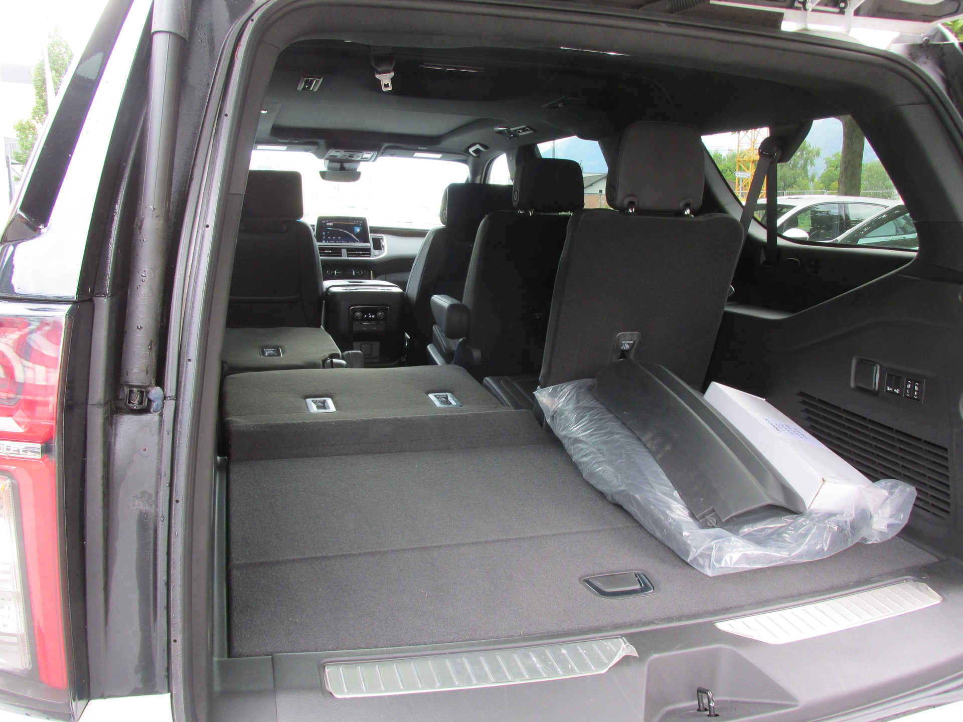 CHEVROLET Suburban High Country 6.2 4x4-image-6