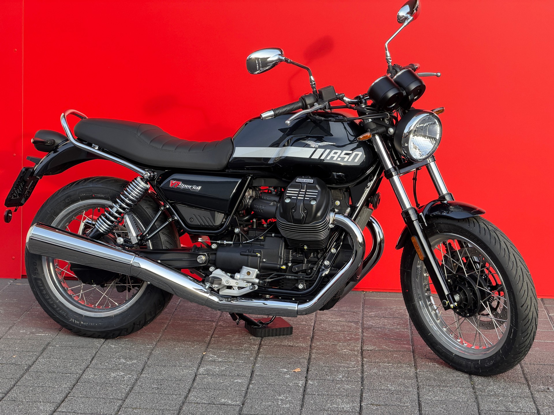 MOTO GUZZI V7 IV 850 Special (35kW)-image-1