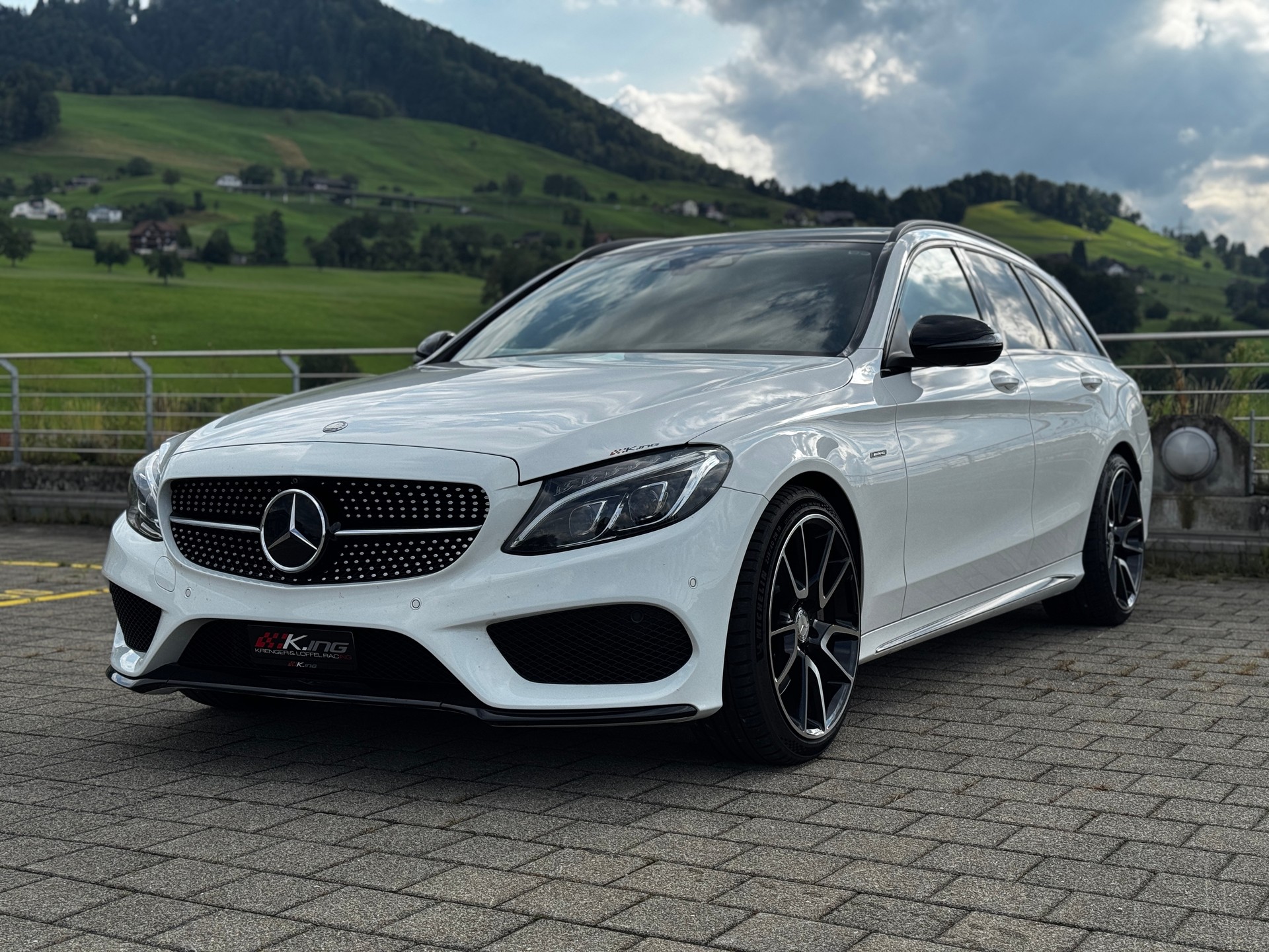 MERCEDES-BENZ C 450 AMG 4Matic 7G-Tronic-showroom-element-1