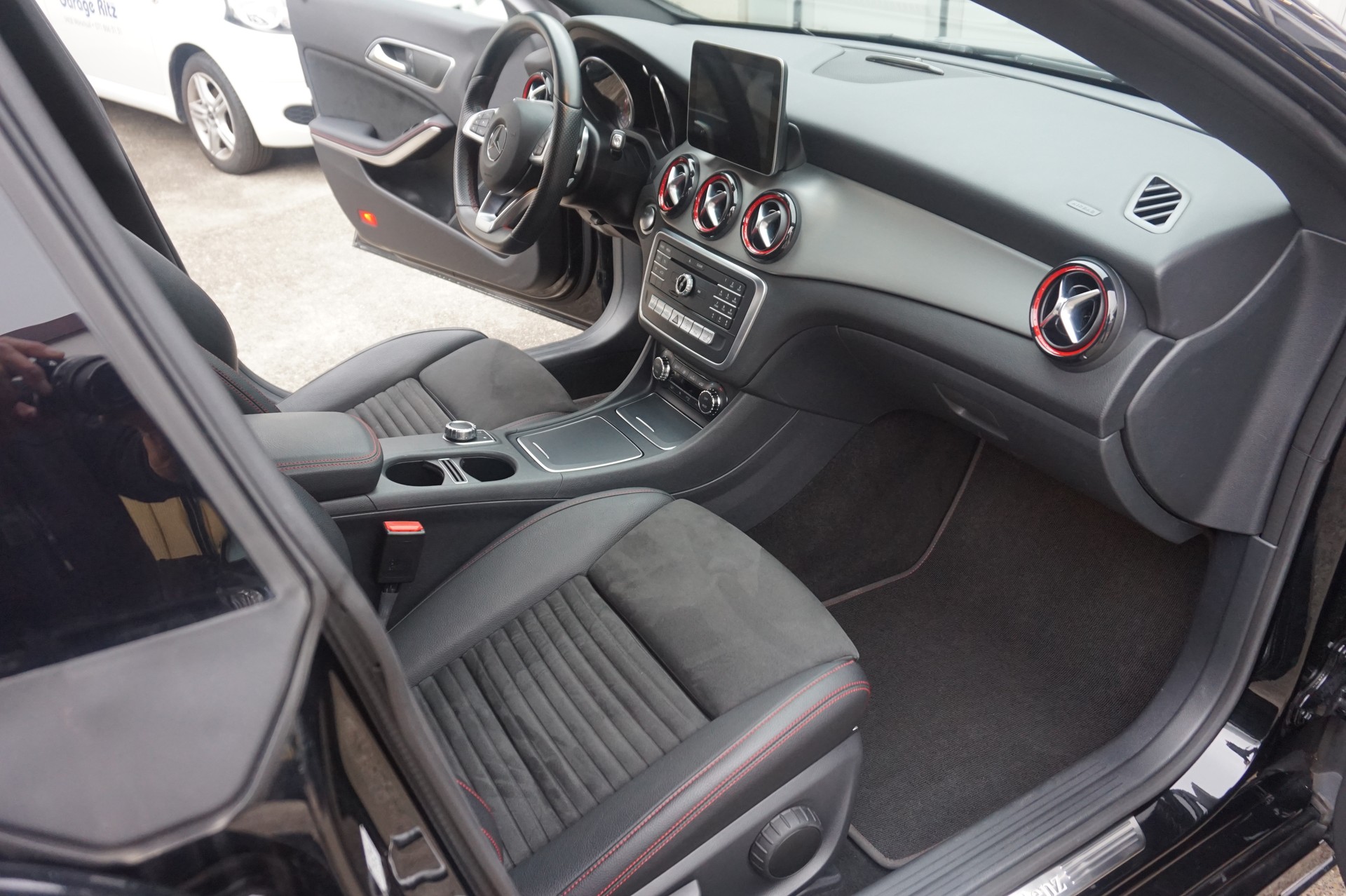 MERCEDES-BENZ CLA Shooting Brake 250 Sport 4Matic 7G-DCT-image-10