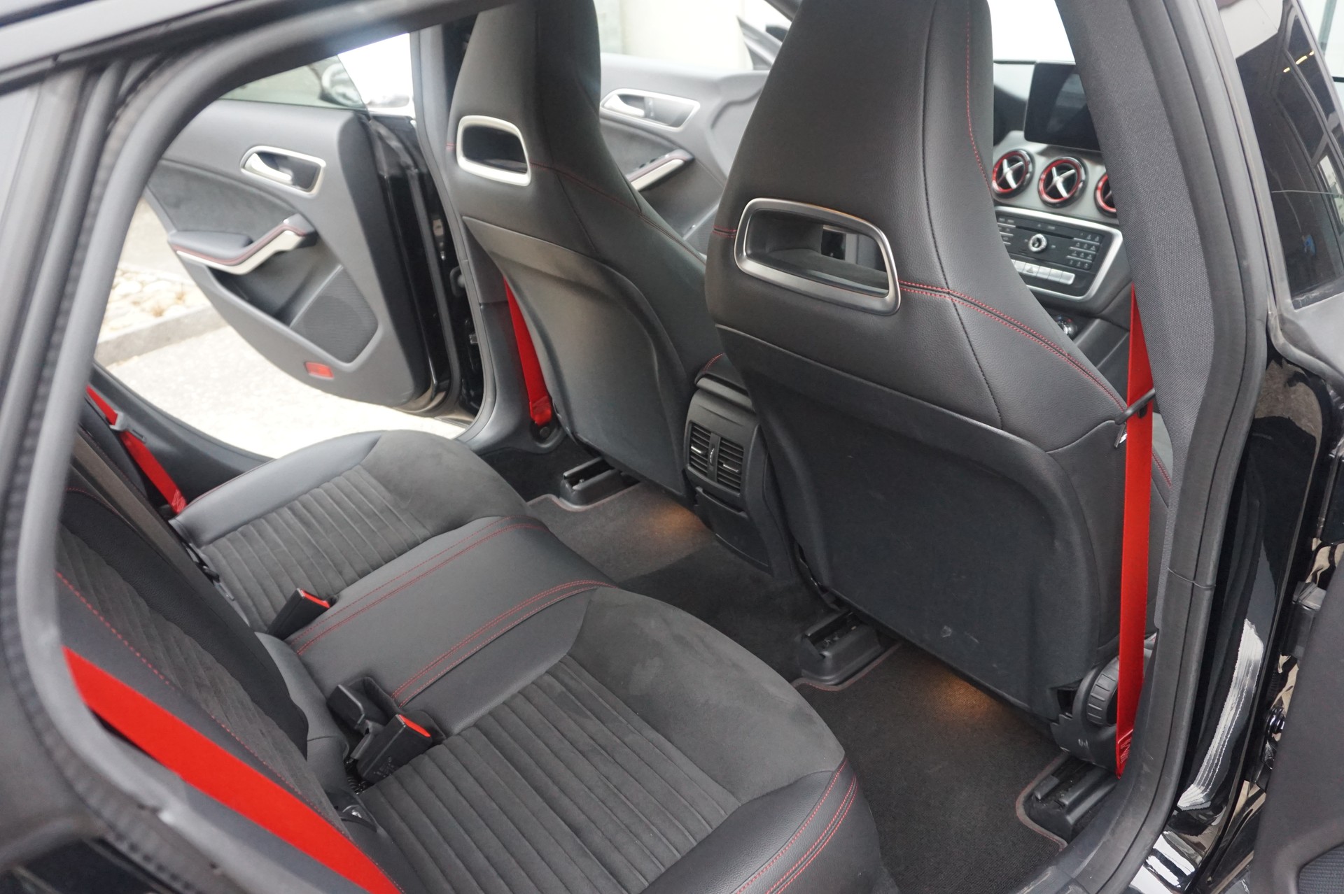 MERCEDES-BENZ CLA Shooting Brake 250 Sport 4Matic 7G-DCT-image-11